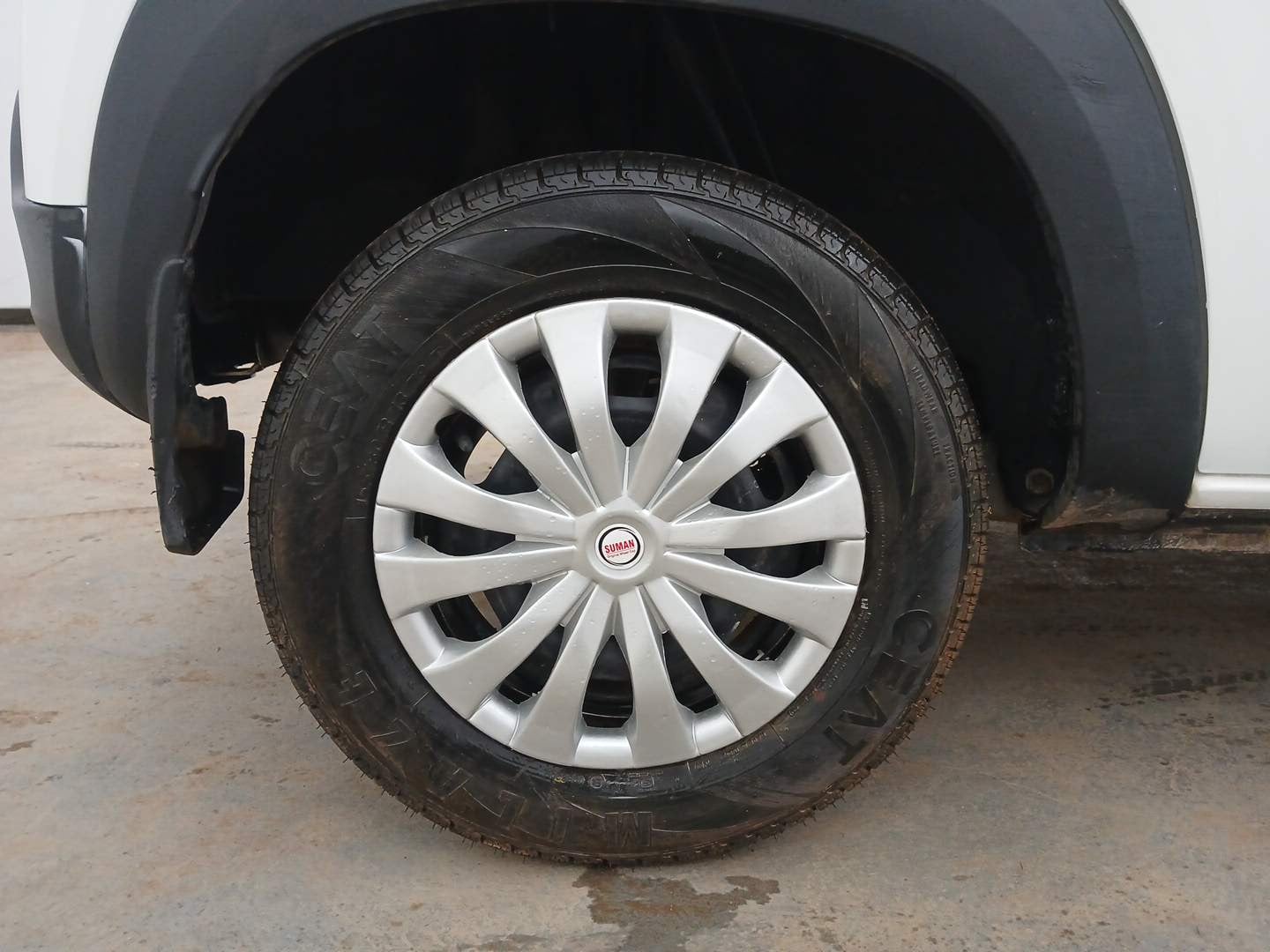 Used 2018 Renault Kwid RXE Petrol Manual tyres RIGHT REAR TYRE RIM VIEW