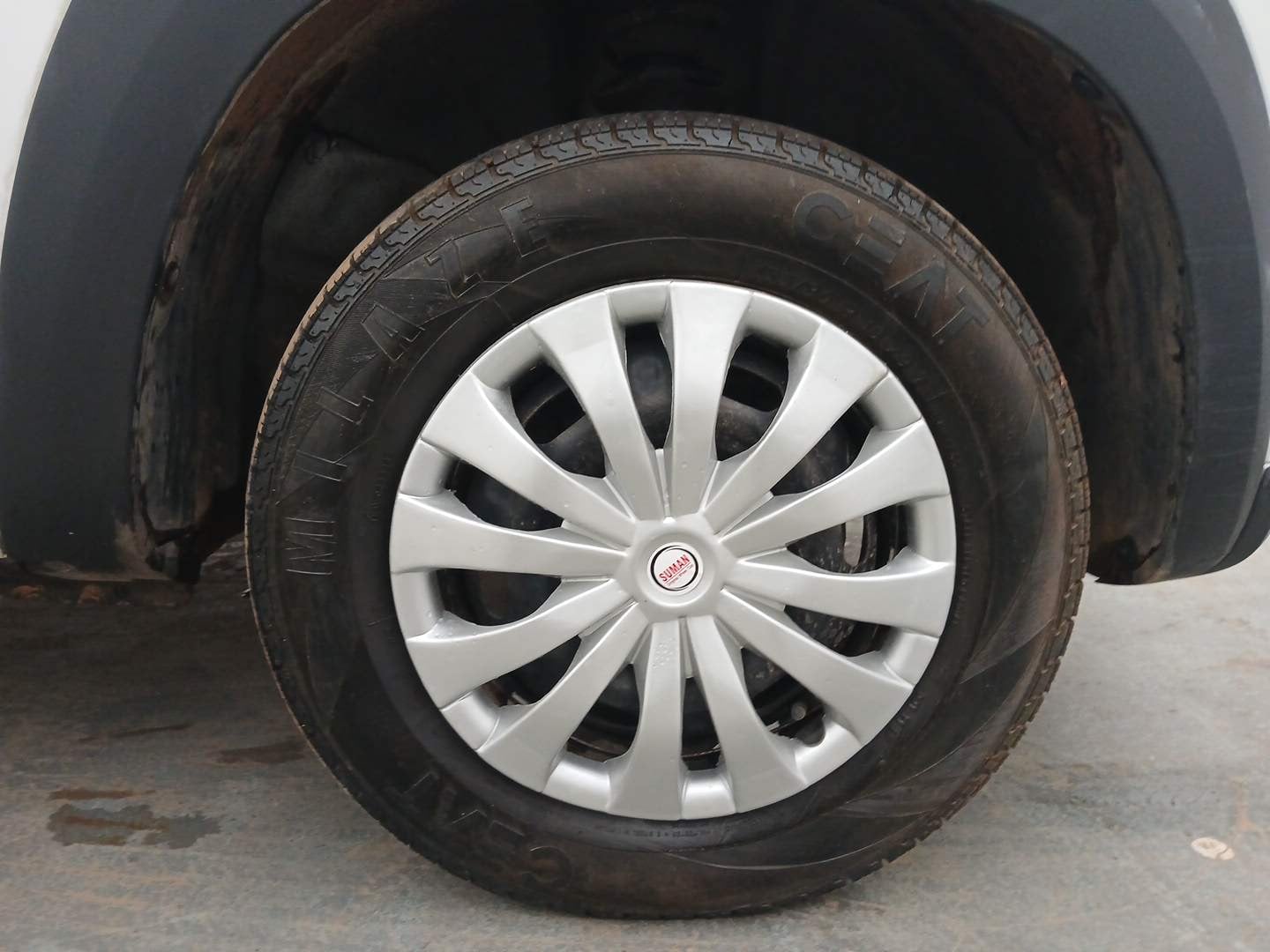Used 2018 Renault Kwid RXE Petrol Manual tyres RIGHT FRONT TYRE RIM VIEW