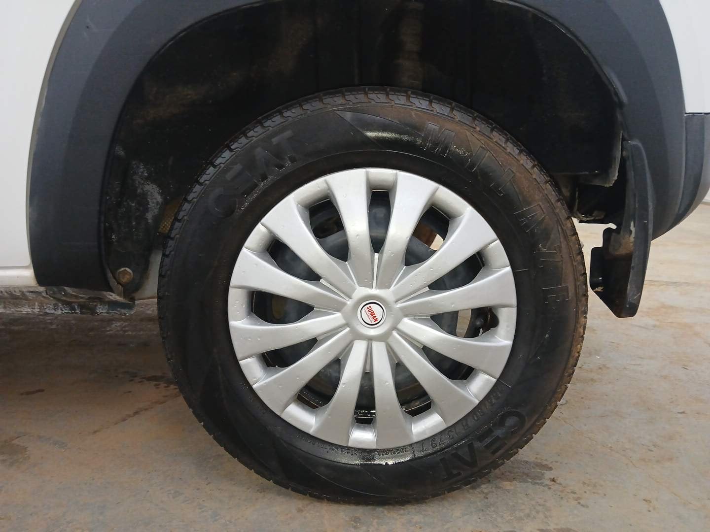 Used 2018 Renault Kwid RXE Petrol Manual tyres LEFT REAR TYRE RIM VIEW