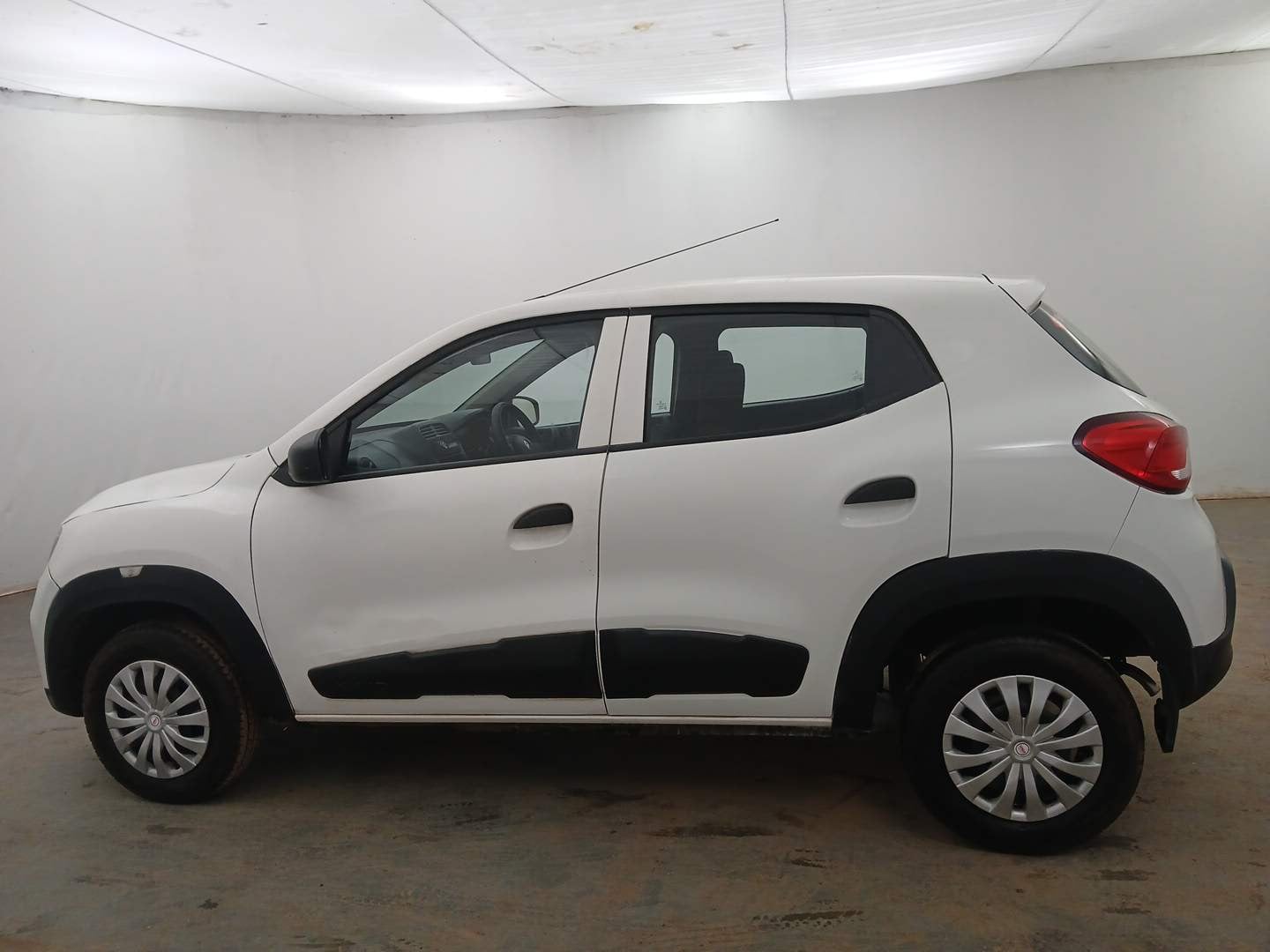 Used 2018 Renault Kwid RXE Petrol Manual exterior LEFT SIDE VIEW
