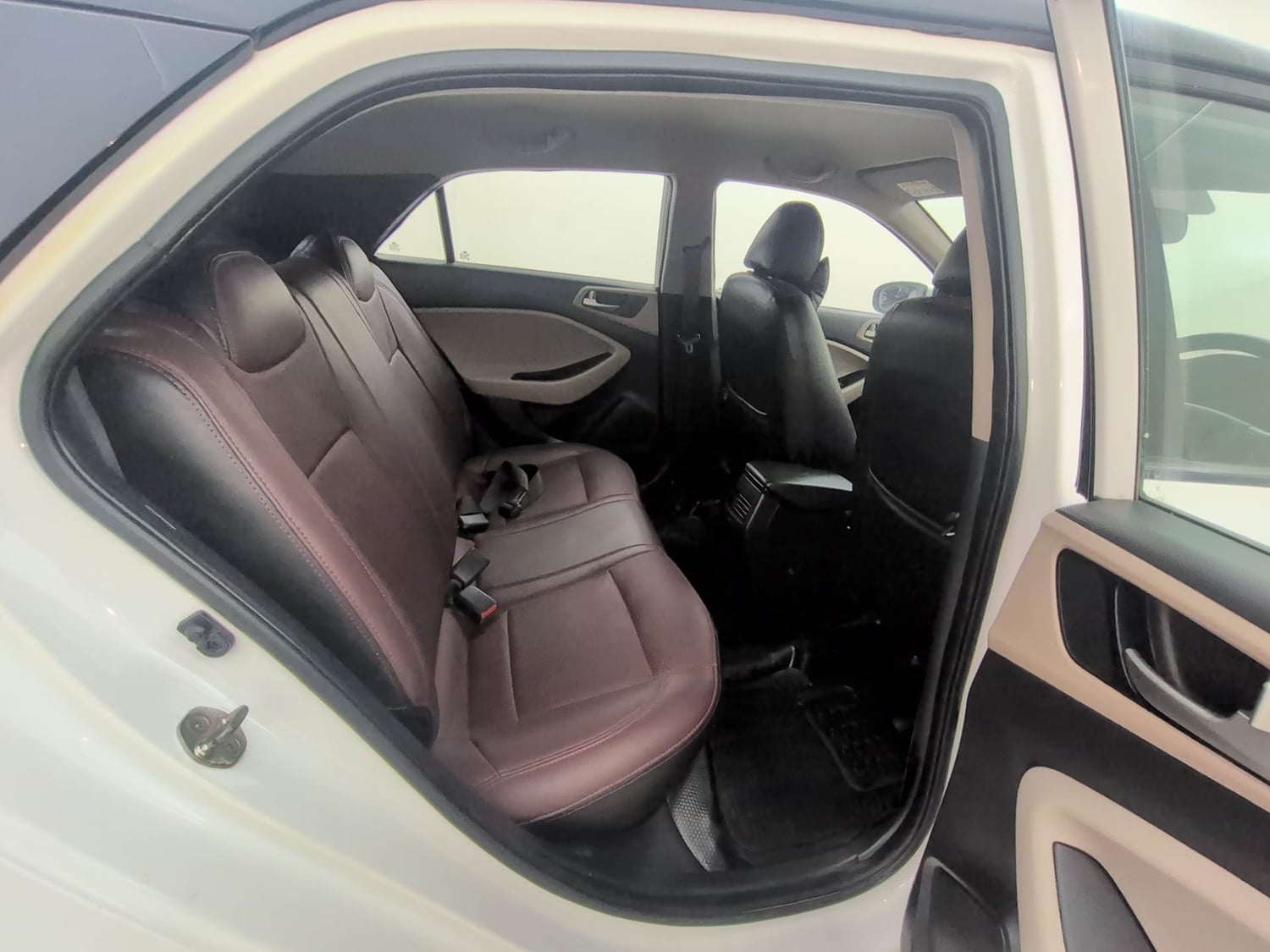 Used 2019 Hyundai Elite i20 Sportz Plus 1.2 Petrol Manual interior RIGHT SIDE REAR DOOR CABIN VIEW