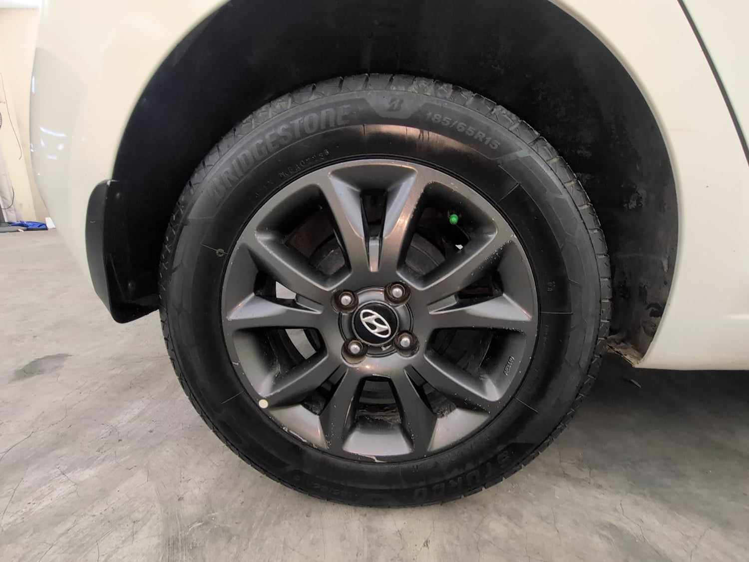 Used 2019 Hyundai Elite i20 Sportz Plus 1.2 Petrol Manual tyres RIGHT REAR TYRE RIM VIEW