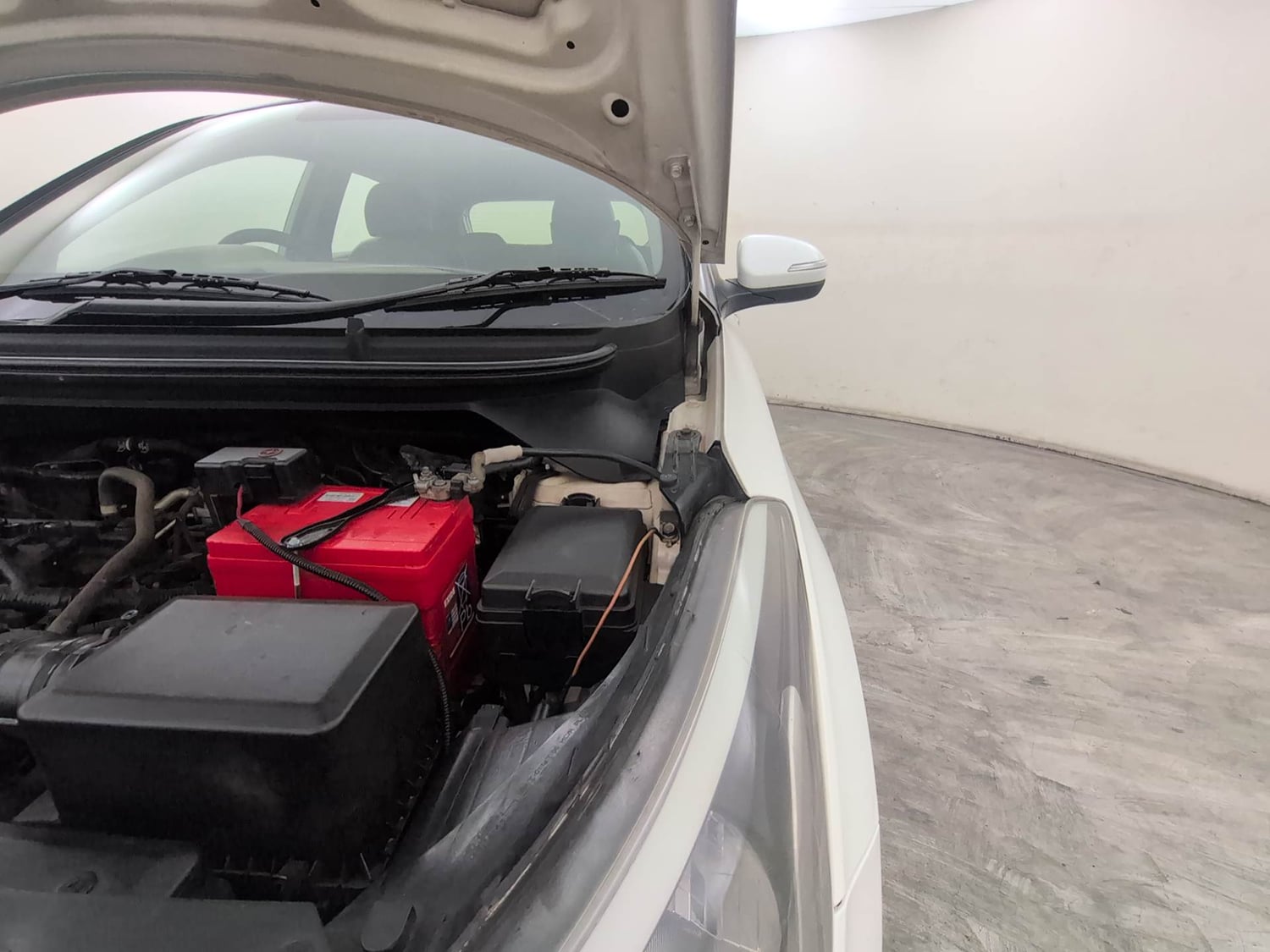 Used 2019 Hyundai Elite i20 Sportz Plus 1.2 Petrol Manual engine ENGINE LEFT SIDE HINGE & APRON VIEW