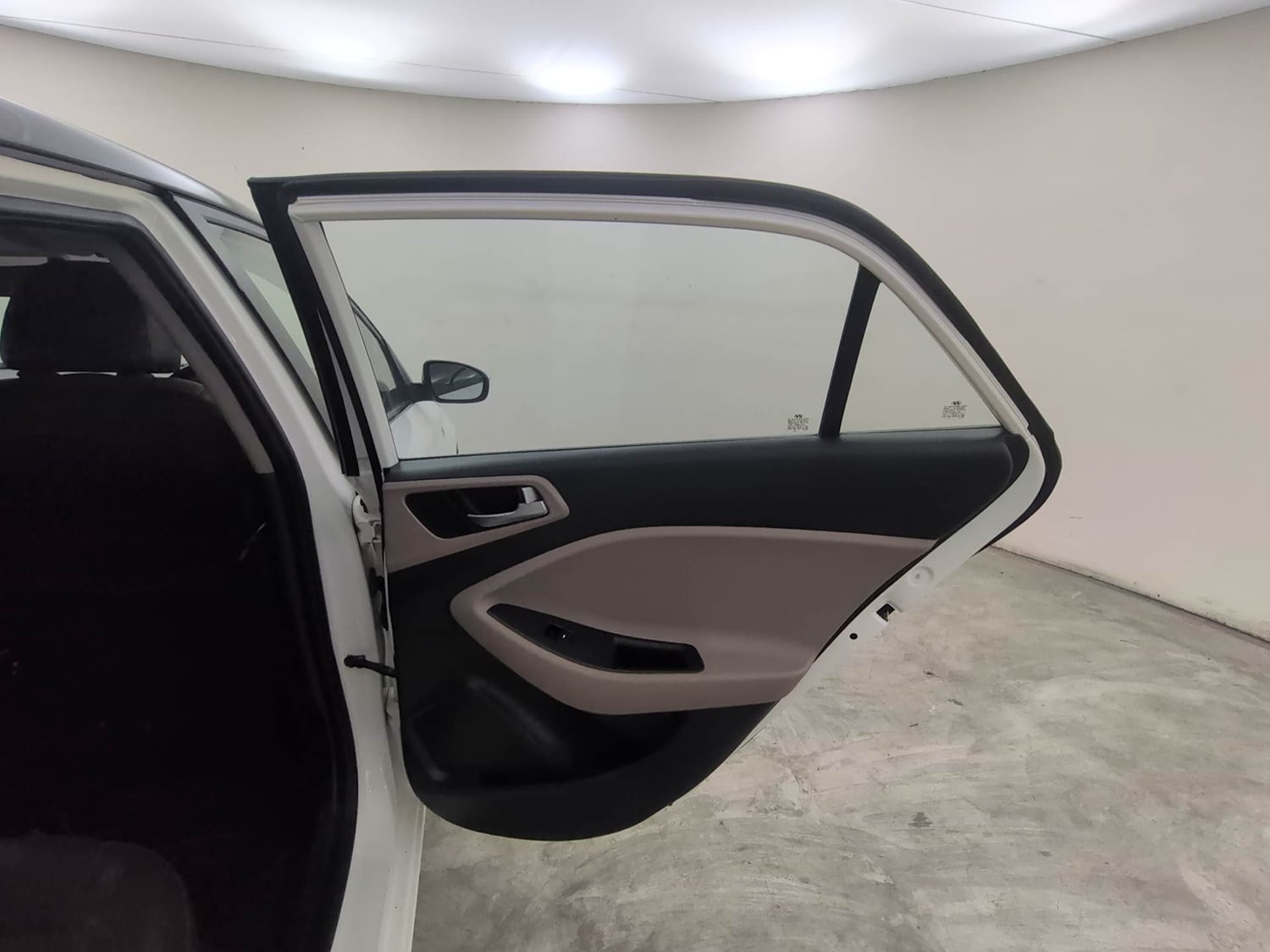 Used 2019 Hyundai Elite i20 Sportz Plus 1.2 Petrol Manual interior RIGHT REAR DOOR OPEN VIEW