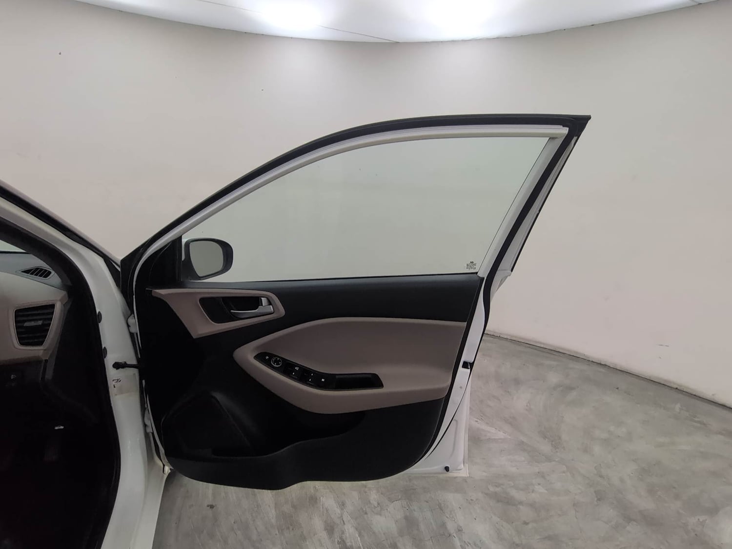 Used 2019 Hyundai Elite i20 Sportz Plus 1.2 Petrol Manual interior RIGHT FRONT DOOR OPEN VIEW