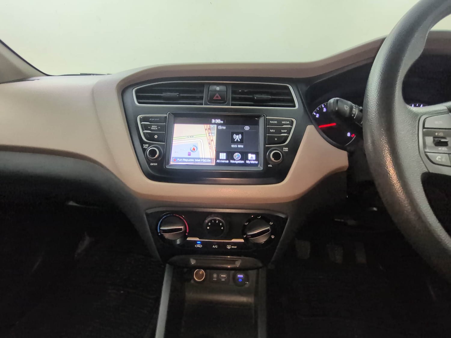 Used 2019 Hyundai Elite i20 Sportz Plus 1.2 Petrol Manual interior MUSIC SYSTEM & AC CONTROL VIEW