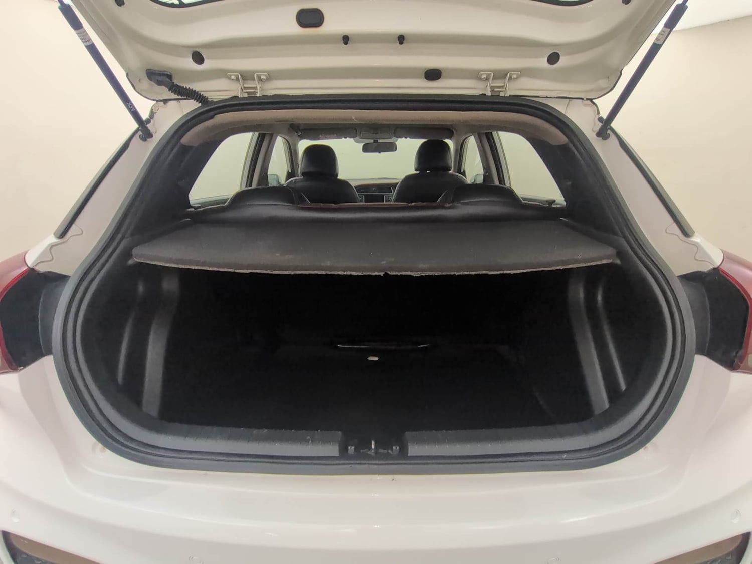 Used 2019 Hyundai Elite i20 Sportz Plus 1.2 Petrol Manual interior DICKY INSIDE VIEW