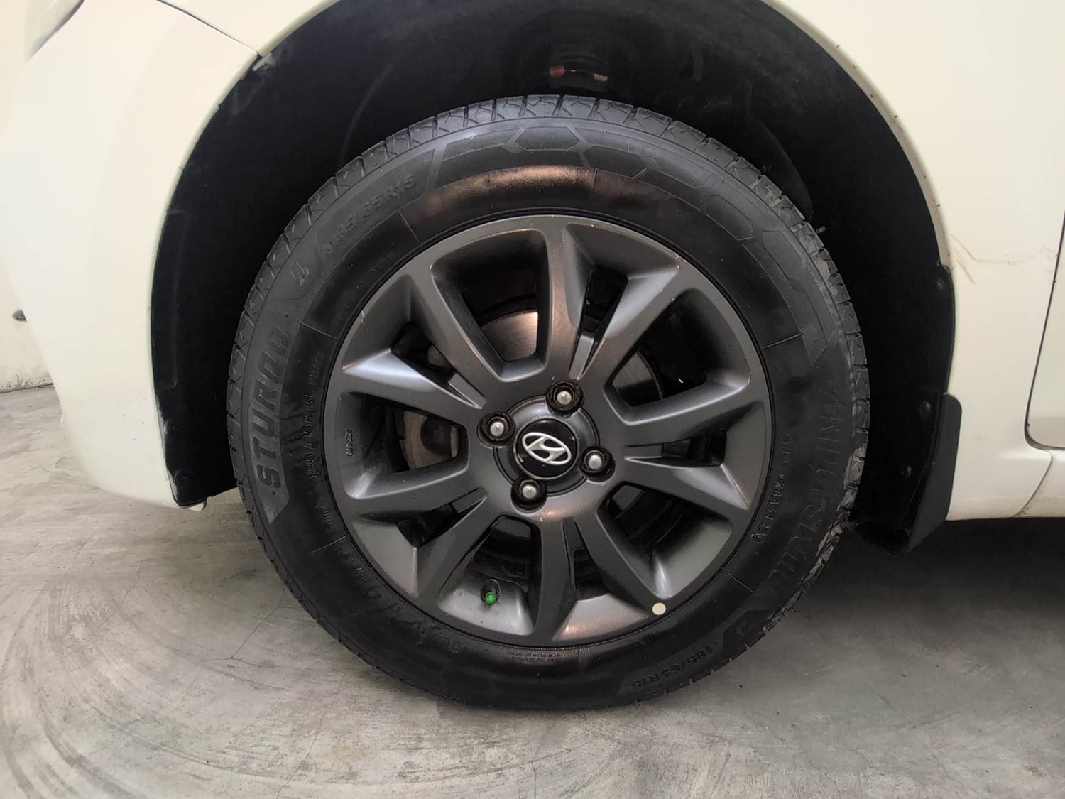 Used 2019 Hyundai Elite i20 Sportz Plus 1.2 Petrol Manual tyres LEFT FRONT TYRE RIM VIEW