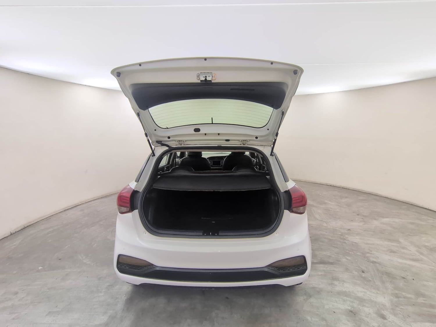 Used 2019 Hyundai Elite i20 Sportz Plus 1.2 Petrol Manual interior DICKY DOOR OPEN VIEW
