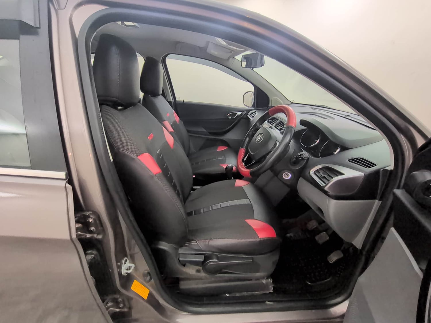 Used 2019 Tata Tigor Revotron XZ+ Petrol Manual interior RIGHT SIDE FRONT DOOR CABIN VIEW