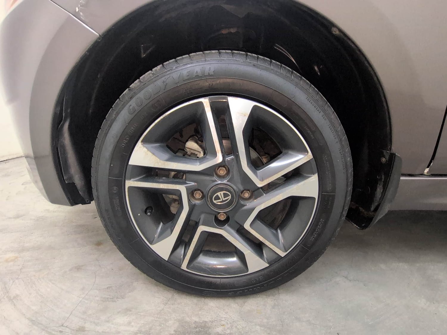 Used 2019 Tata Tigor Revotron XZ+ Petrol Manual tyres LEFT FRONT TYRE RIM VIEW
