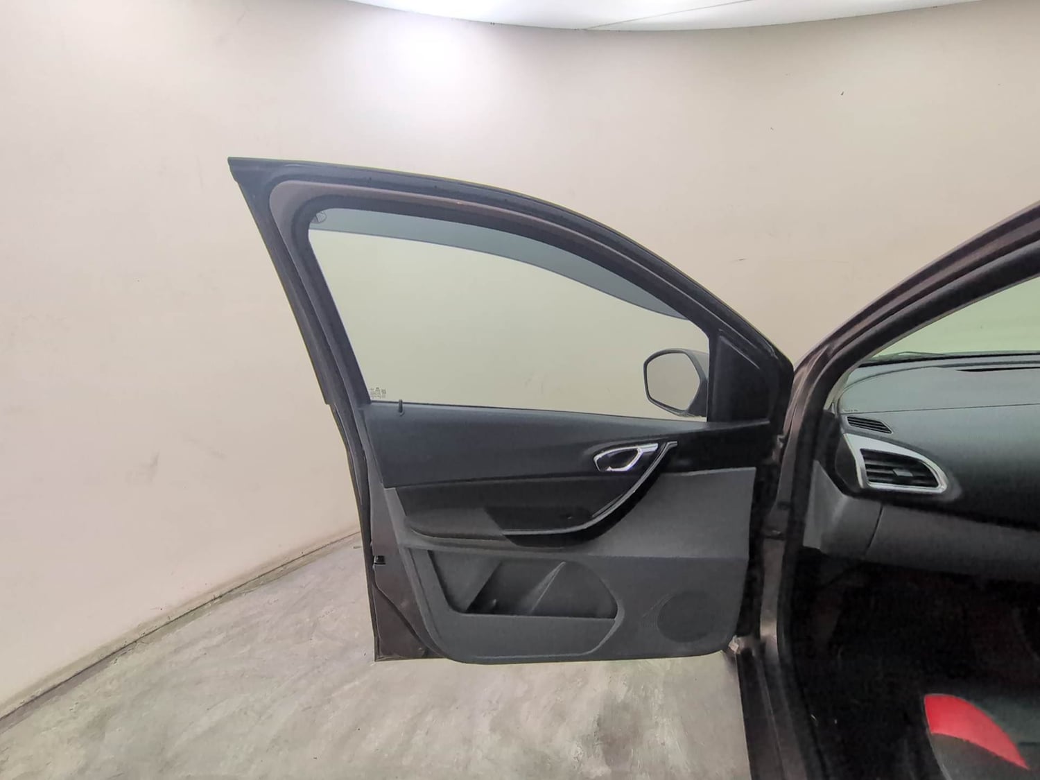 Used 2019 Tata Tigor Revotron XZ+ Petrol Manual interior LEFT FRONT DOOR OPEN VIEW