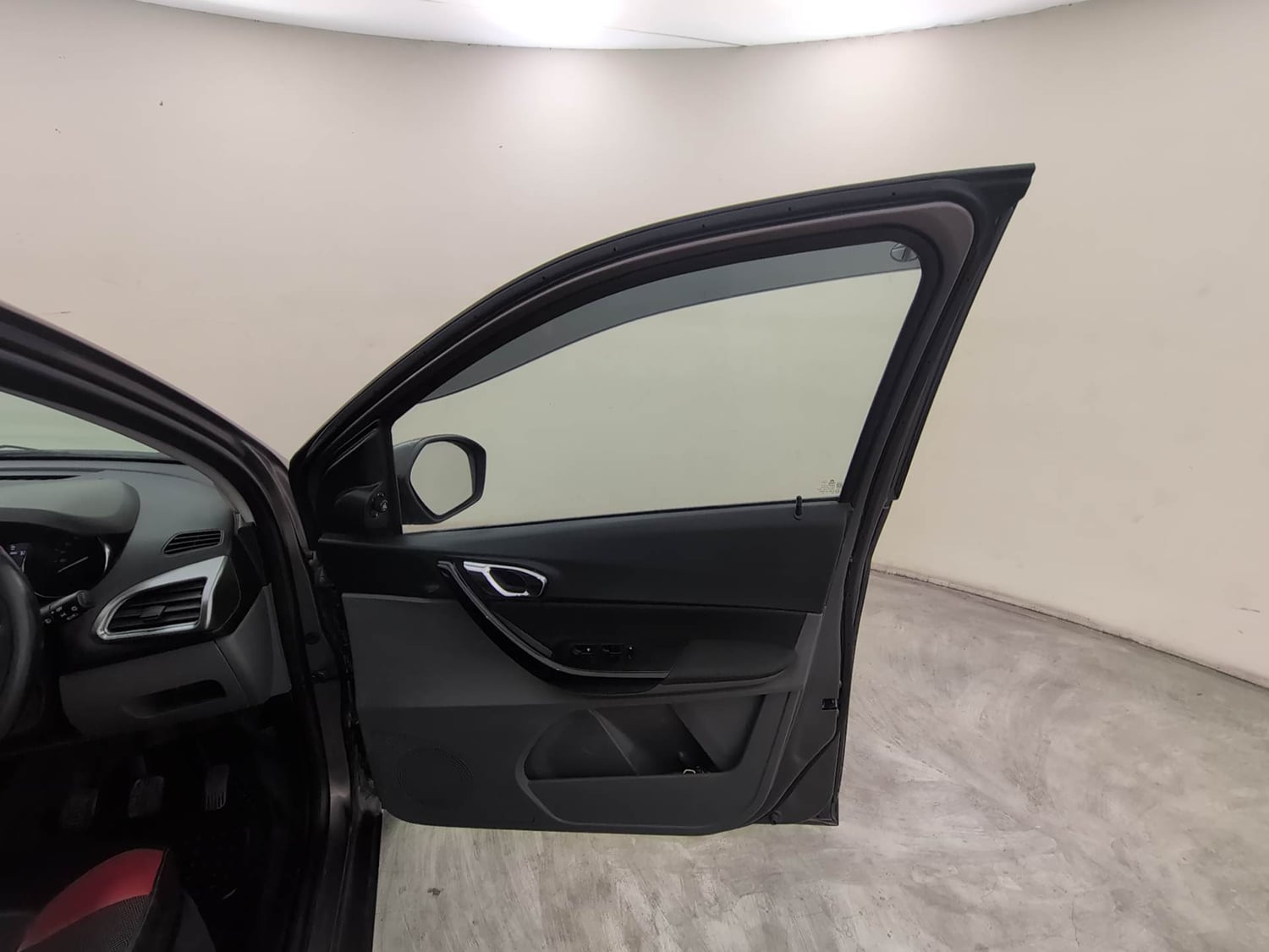 Used 2019 Tata Tigor Revotron XZ+ Petrol Manual interior RIGHT FRONT DOOR OPEN VIEW