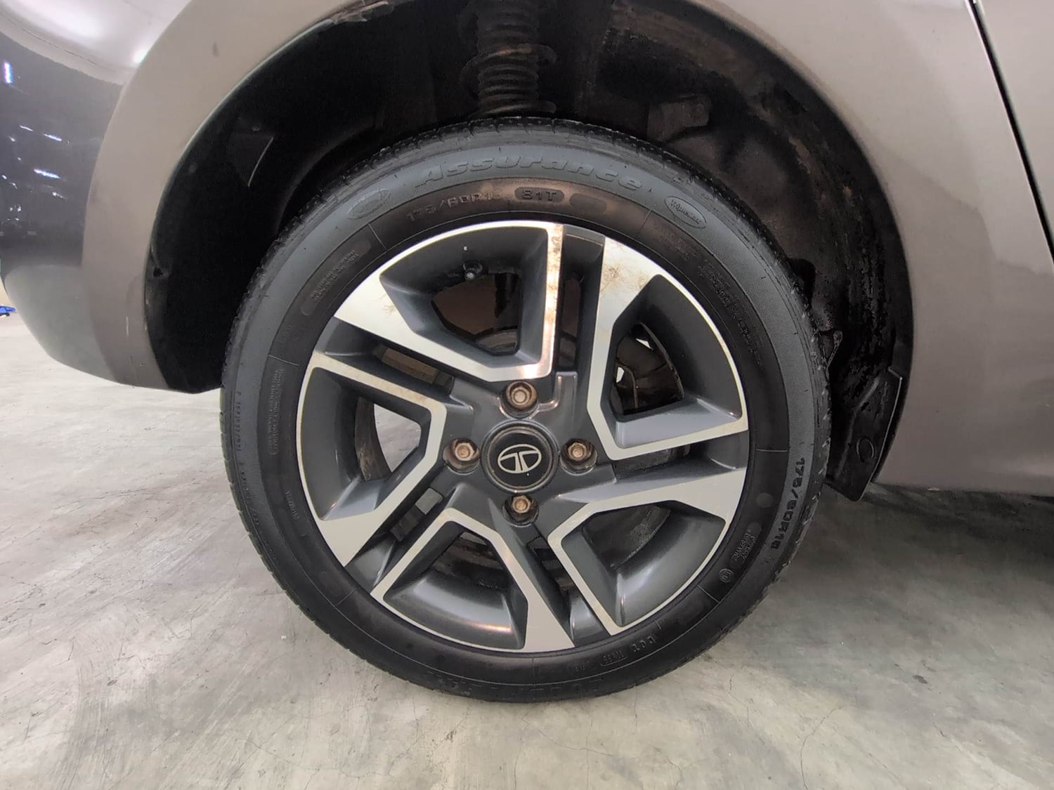 Used 2019 Tata Tigor Revotron XZ+ Petrol Manual tyres RIGHT REAR TYRE RIM VIEW
