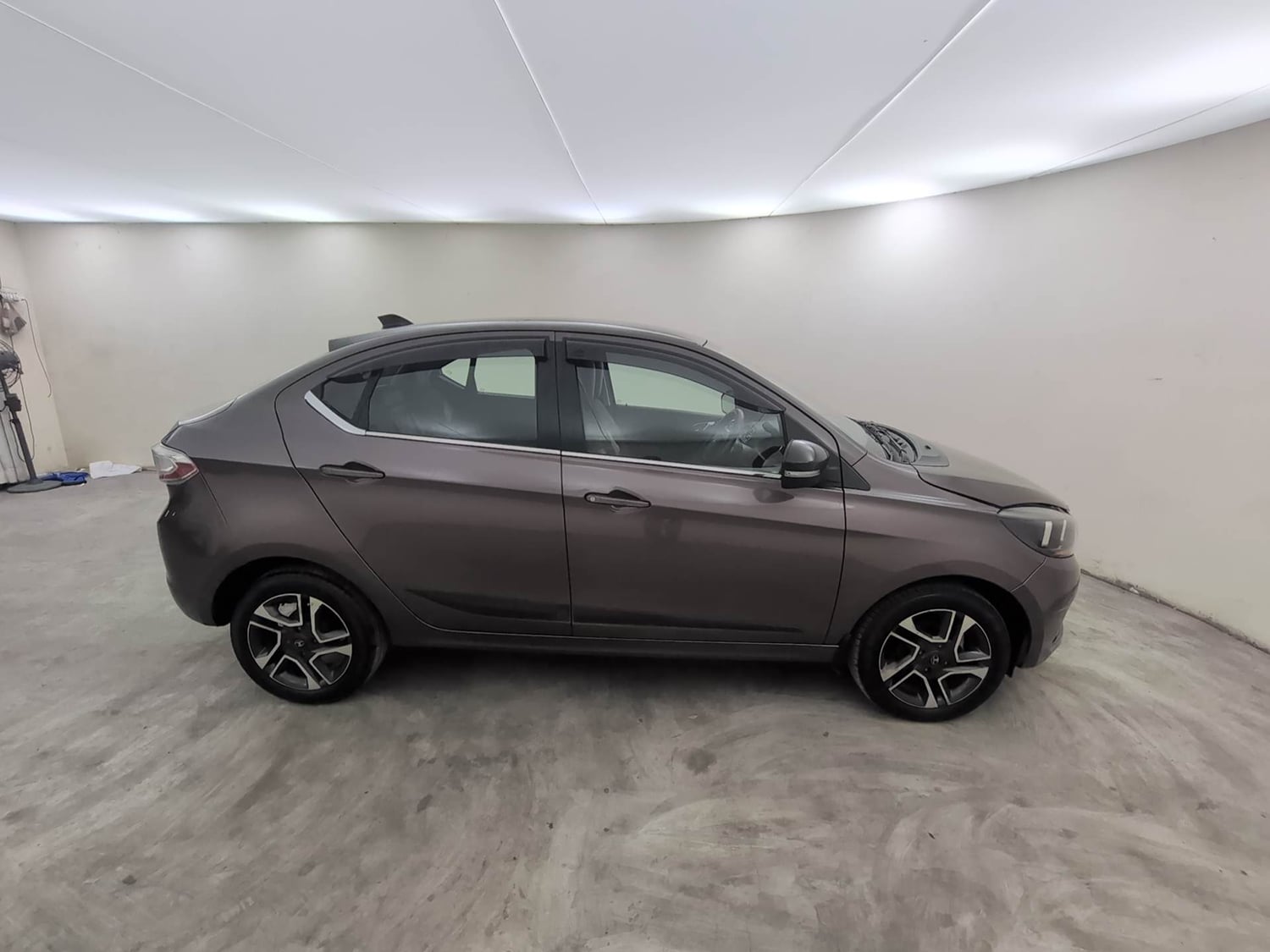Used 2019 Tata Tigor Revotron XZ+ Petrol Manual exterior RIGHT SIDE VIEW