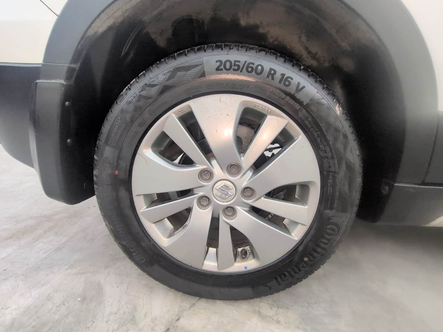 Used 2017 Maruti Suzuki S-Cross Sigma 1.3 Diesel Manual tyres RIGHT REAR TYRE RIM VIEW