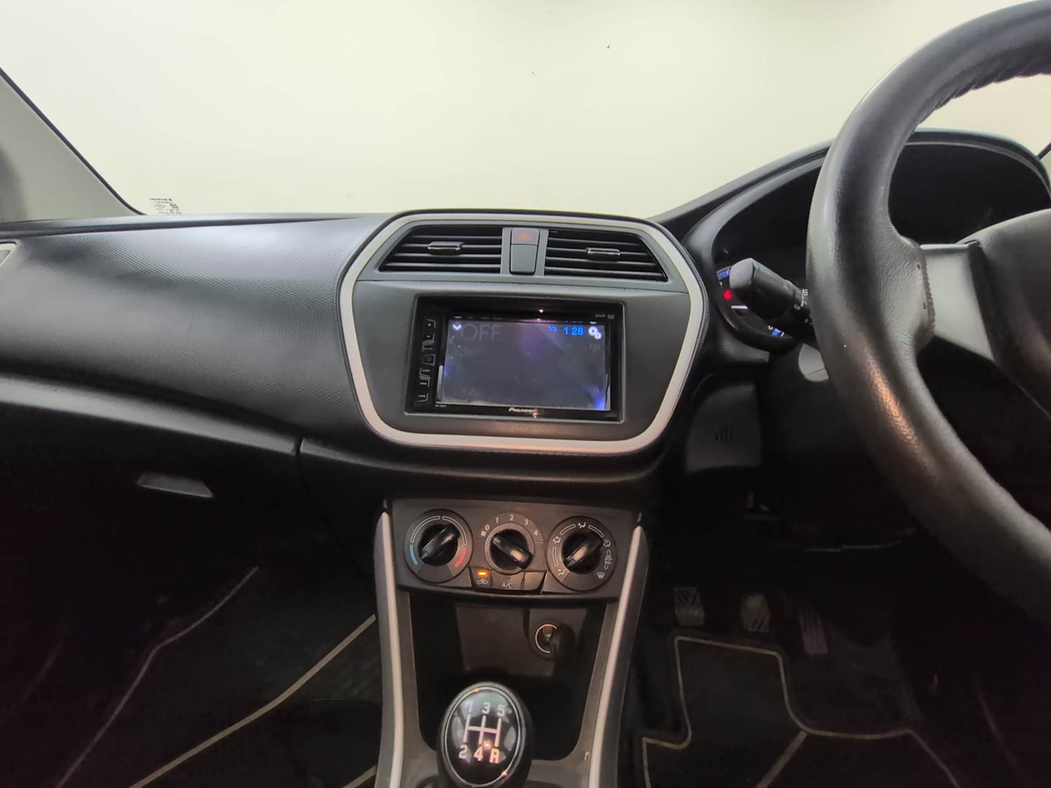 Used 2017 Maruti Suzuki S-Cross Sigma 1.3 Diesel Manual interior MUSIC SYSTEM & AC CONTROL VIEW