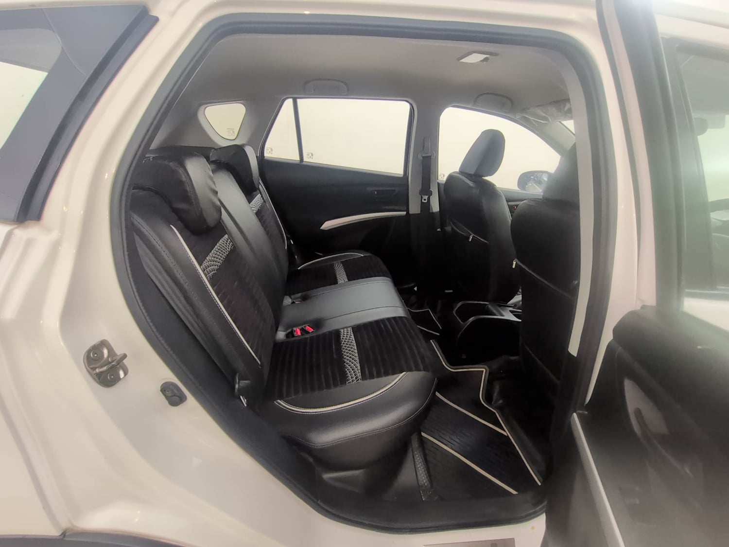 Used 2017 Maruti Suzuki S-Cross Sigma 1.3 Diesel Manual interior RIGHT SIDE REAR DOOR CABIN VIEW