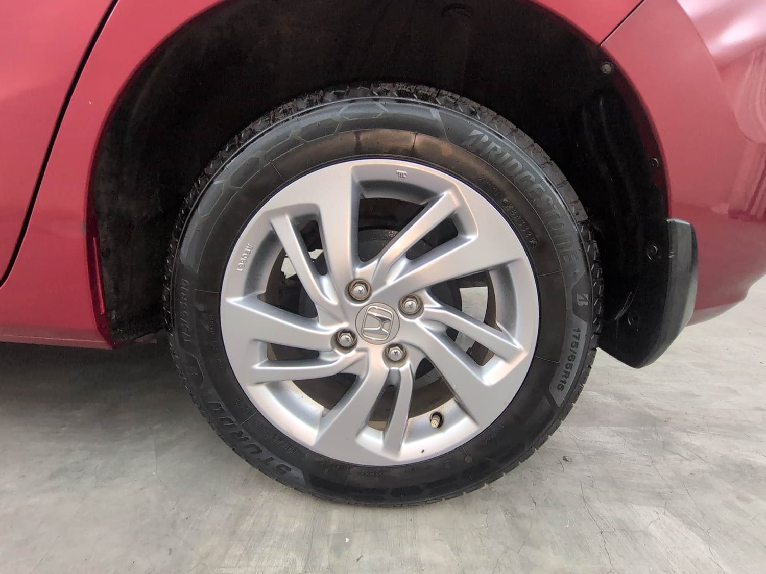 Used 2021 Honda Jazz VX CVT Petrol Automatic tyres LEFT REAR TYRE RIM VIEW