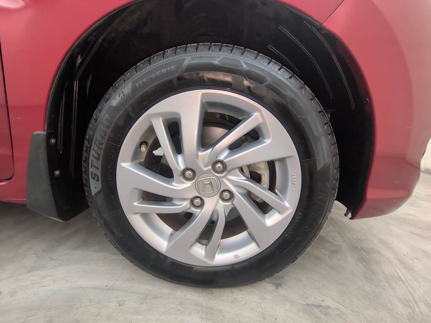 Used 2021 Honda Jazz VX CVT Petrol Automatic tyres RIGHT FRONT TYRE RIM VIEW