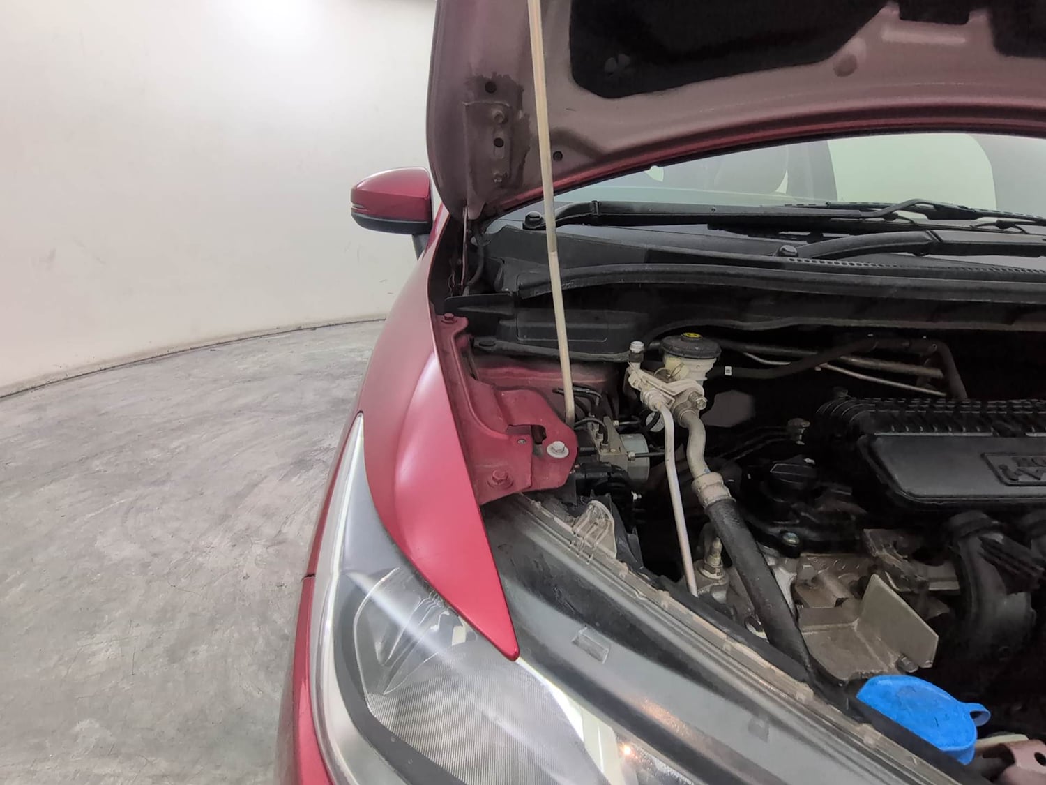 Used 2021 Honda Jazz VX CVT Petrol Automatic engine ENGINE RIGHT SIDE HINGE & APRON VIEW