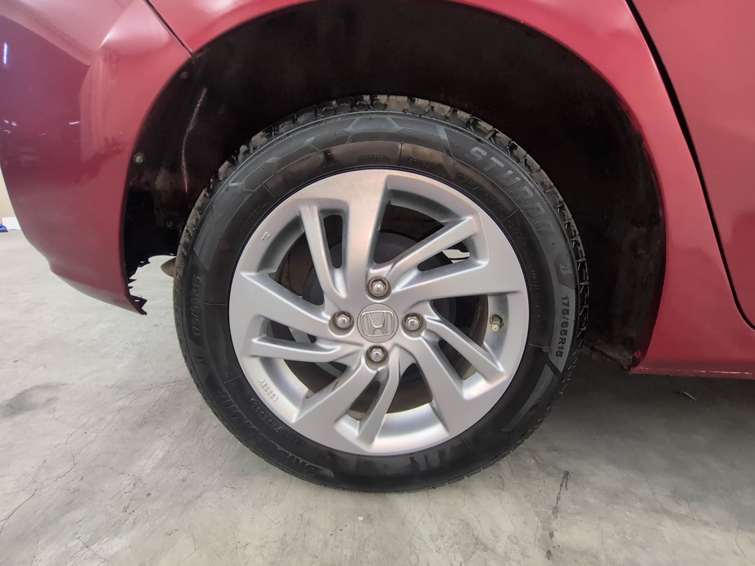 Used 2021 Honda Jazz VX CVT Petrol Automatic tyres RIGHT REAR TYRE RIM VIEW