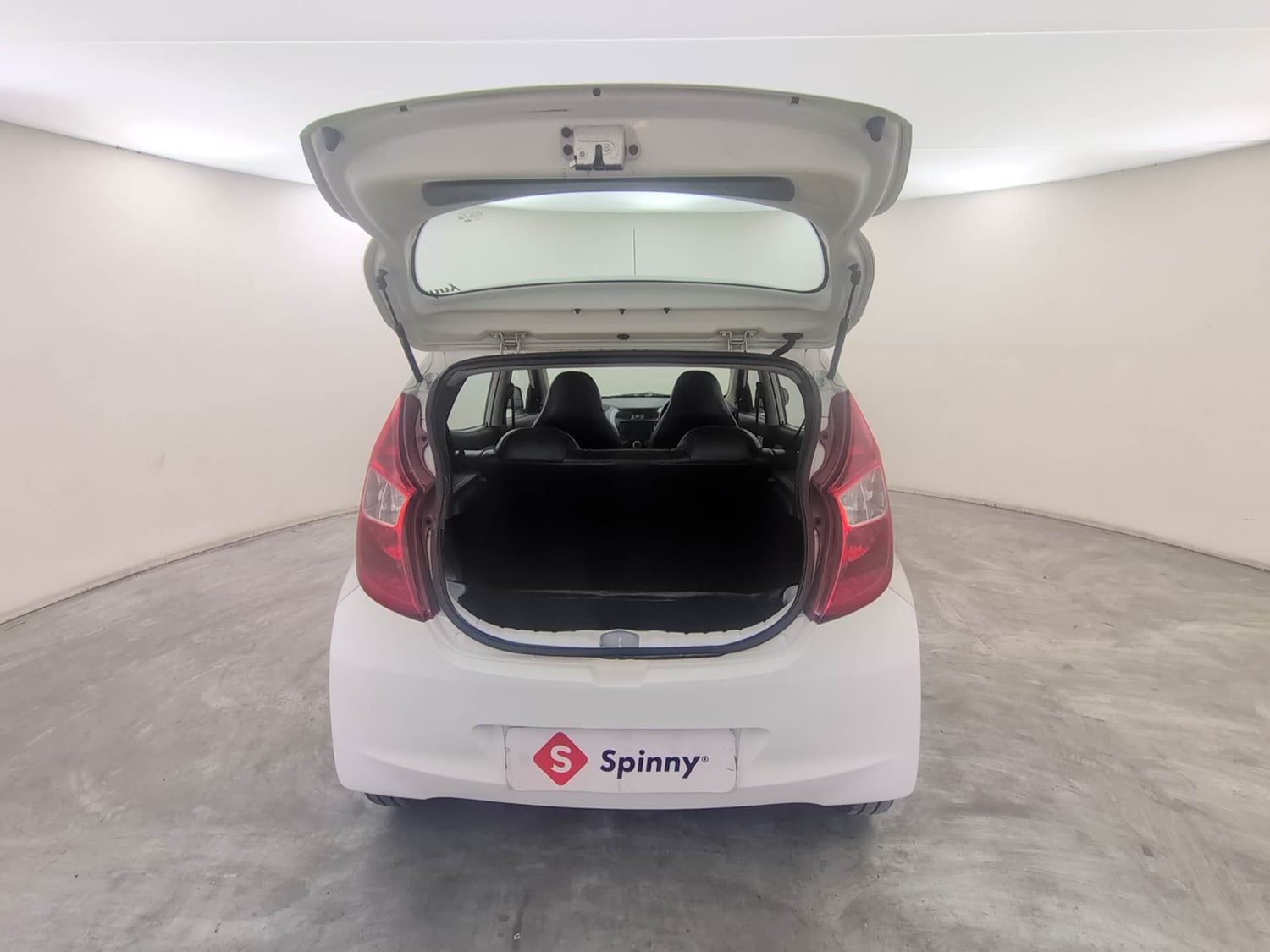 Used 2015 Hyundai Eon Magna + Petrol Manual interior DICKY DOOR OPEN VIEW