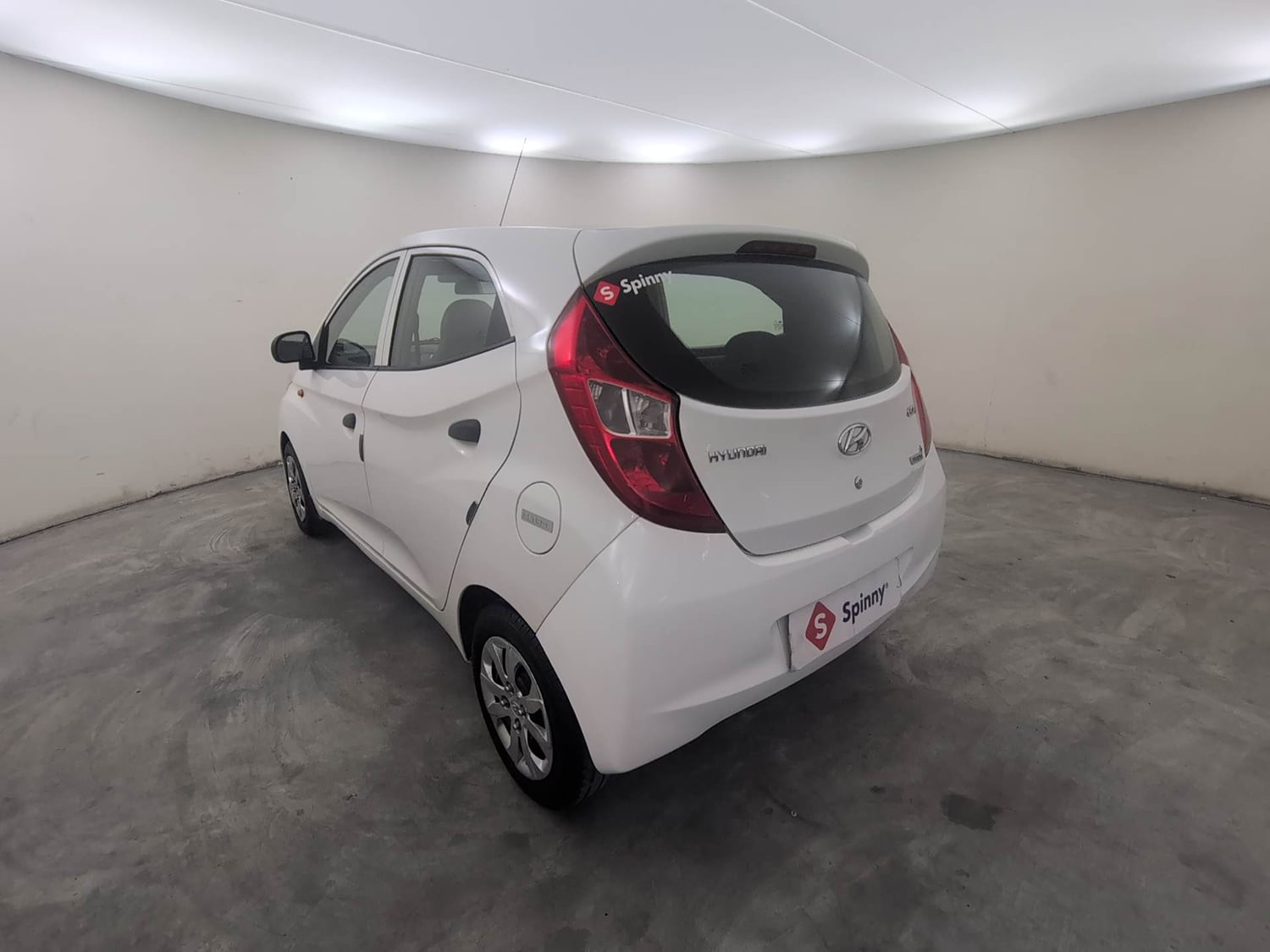 Used 2015 Hyundai Eon Magna + Petrol Manual exterior LEFT REAR CORNER VIEW