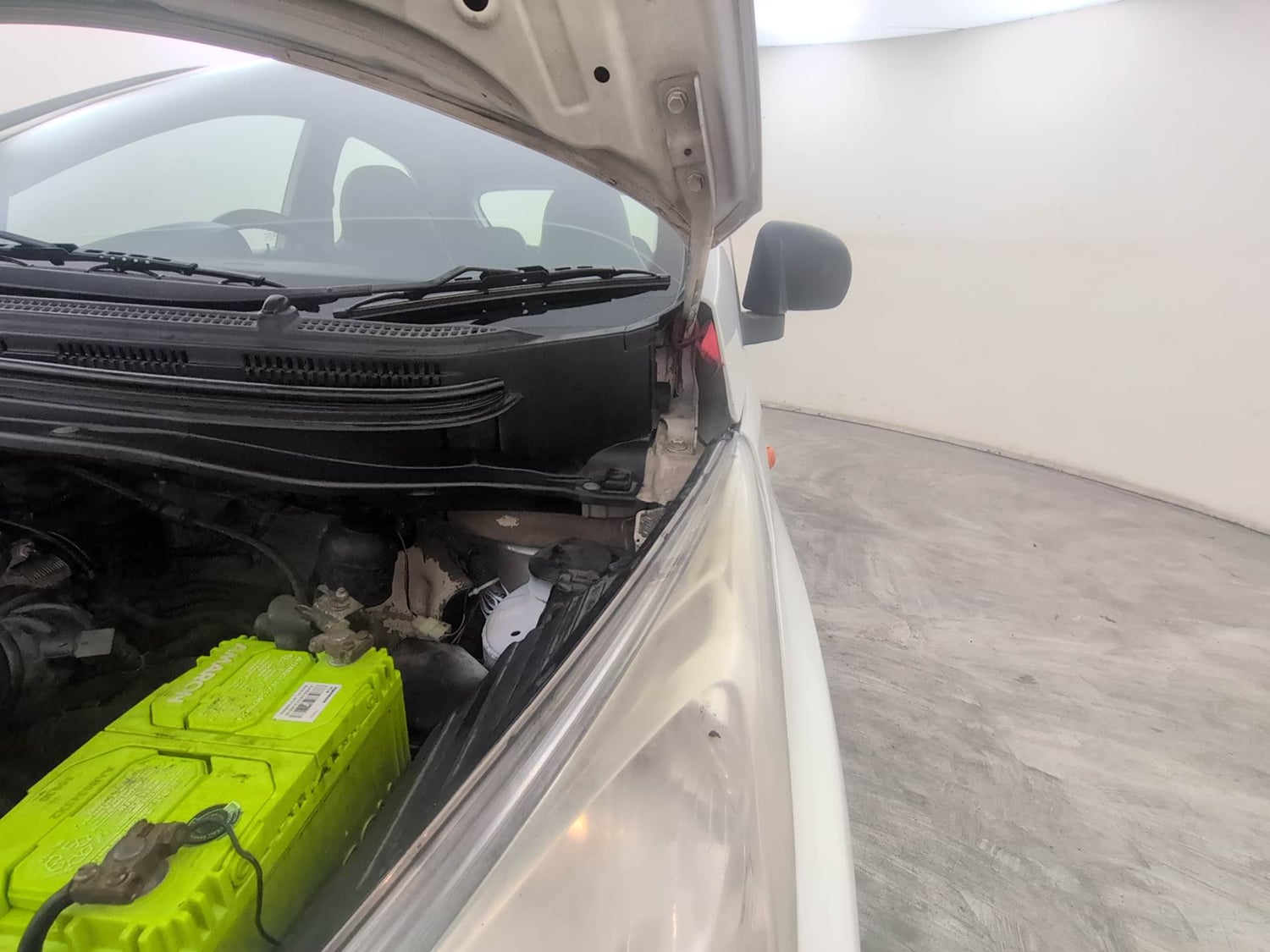 Used 2015 Hyundai Eon Magna + Petrol Manual engine ENGINE LEFT SIDE HINGE & APRON VIEW