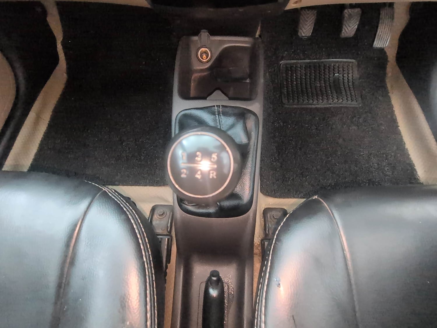 Used 2015 Hyundai Eon Magna + Petrol Manual interior GEAR  KNOB VIEW
