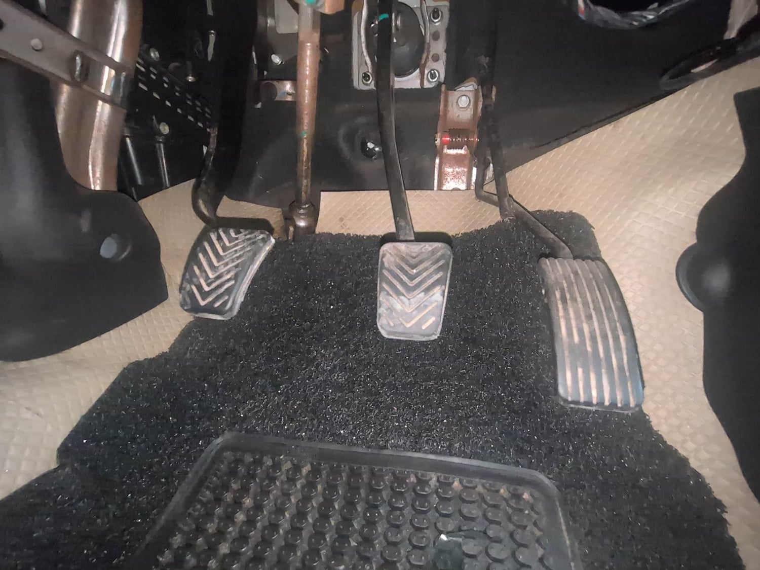 Used 2015 Hyundai Eon Magna + Petrol Manual interior PEDALS VIEW