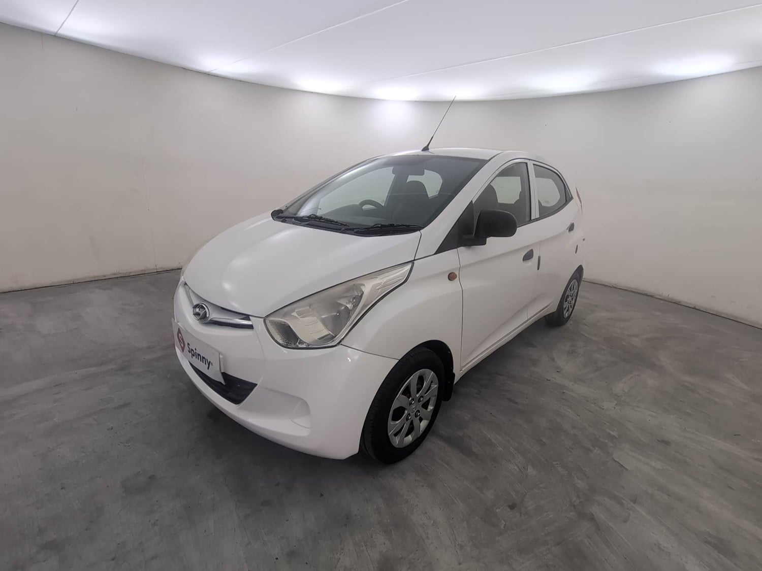 Used 2015 Hyundai Eon Magna + Petrol Manual exterior LEFT FRONT CORNER VIEW