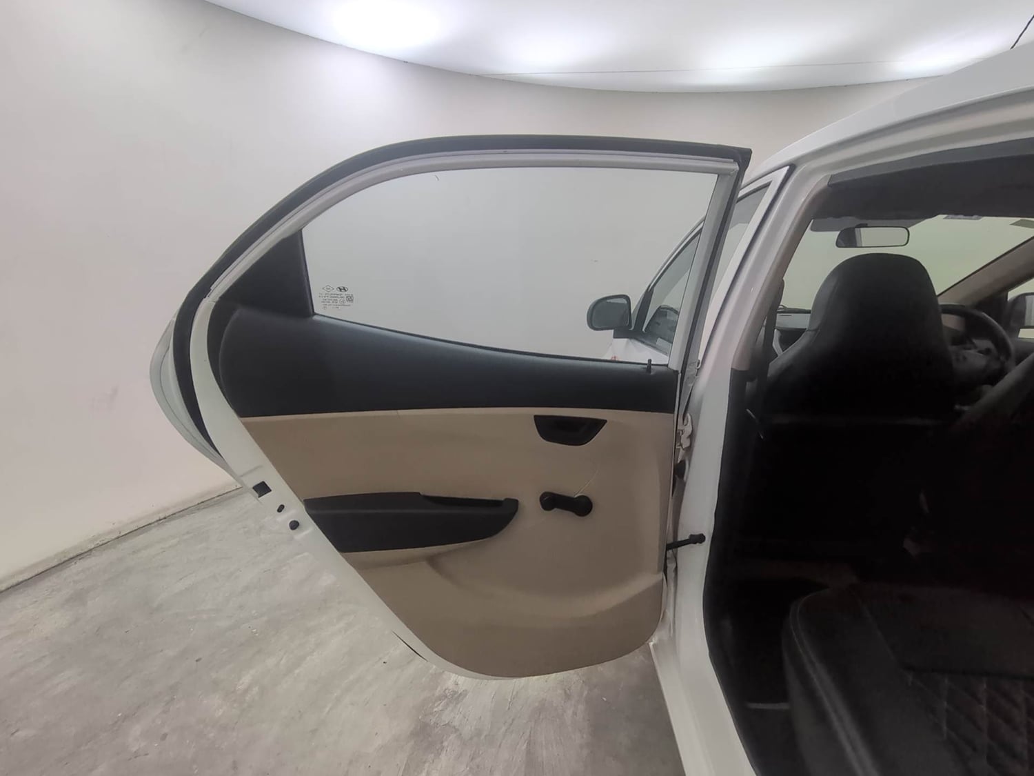Used 2015 Hyundai Eon Magna + Petrol Manual interior LEFT REAR DOOR OPEN VIEW