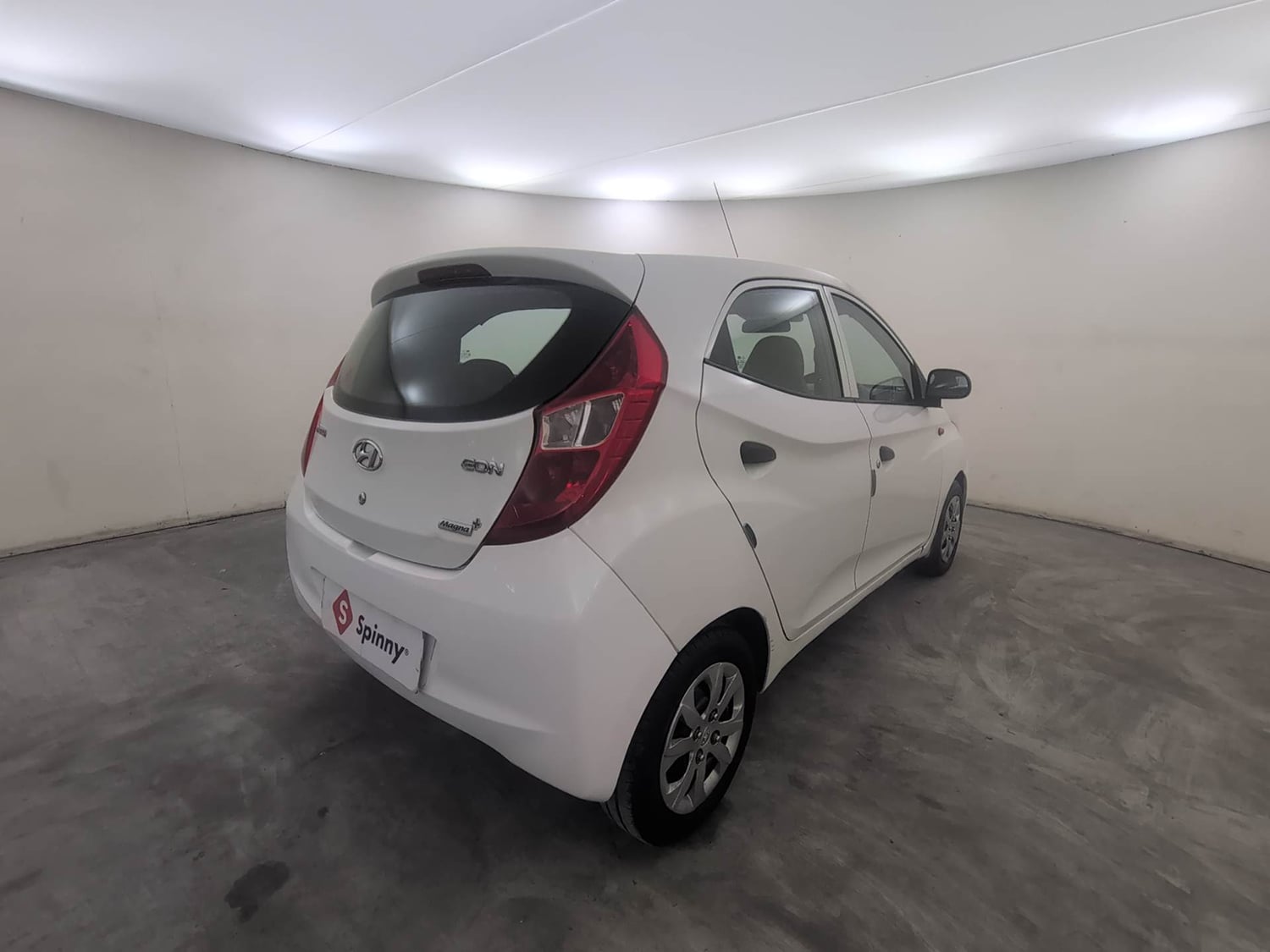 Used 2015 Hyundai Eon Magna + Petrol Manual exterior RIGHT REAR CORNER VIEW