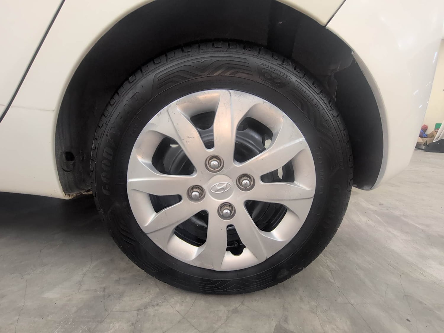 Used 2015 Hyundai Eon Magna + Petrol Manual tyres LEFT REAR TYRE RIM VIEW