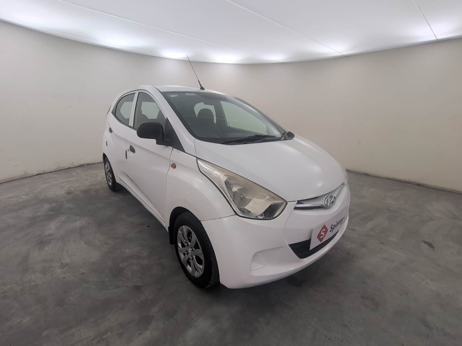 Used 2015 Hyundai Eon Magna + Petrol Manual exterior RIGHT FRONT CORNER VIEW