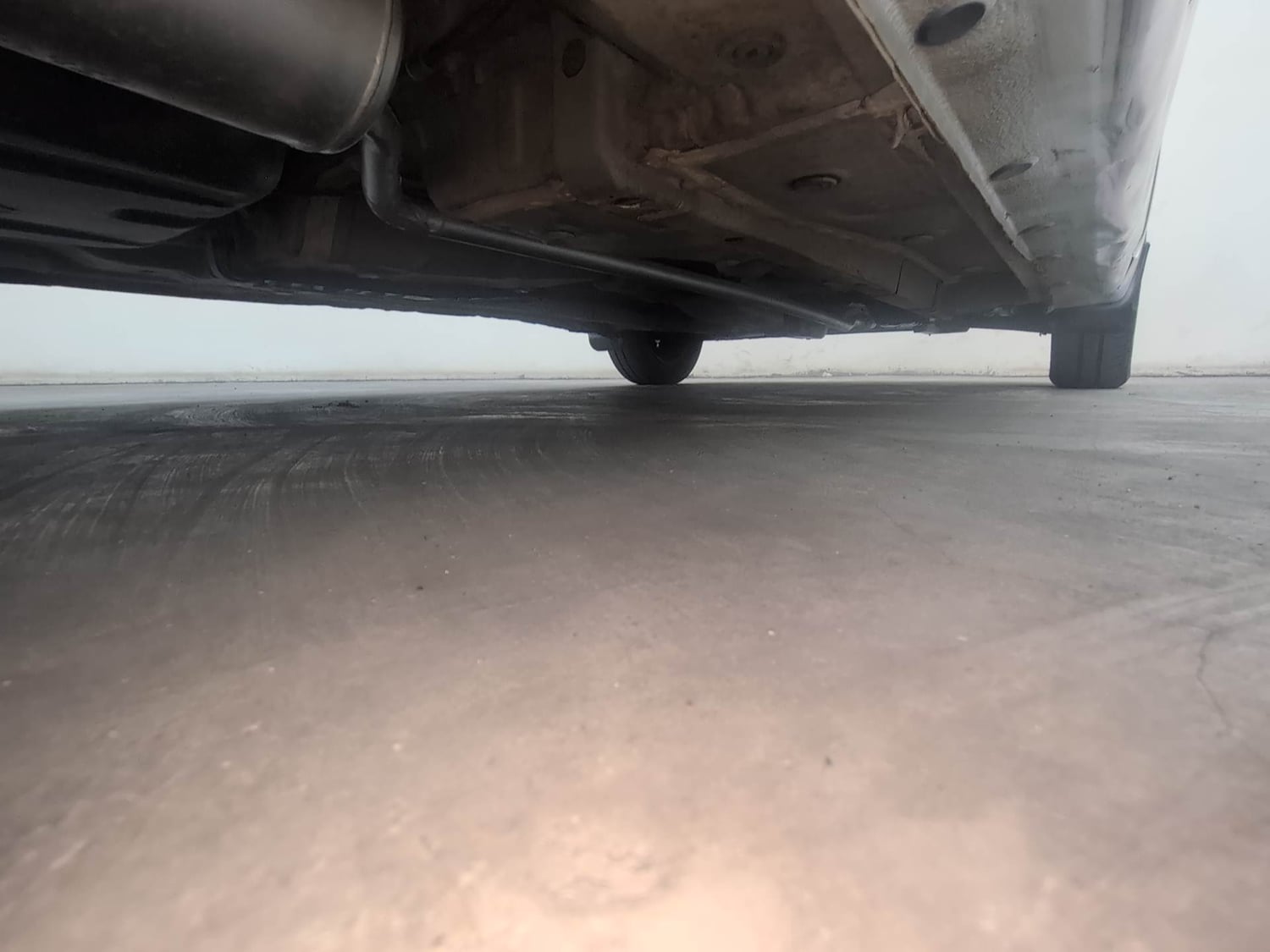 Used 2015 Hyundai Eon Magna + Petrol Manual extra REAR RIGHT UNDERBODY VIEW