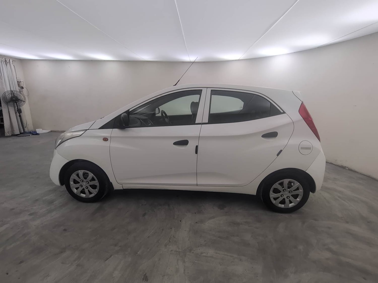 Used 2015 Hyundai Eon Magna + Petrol Manual exterior LEFT SIDE VIEW