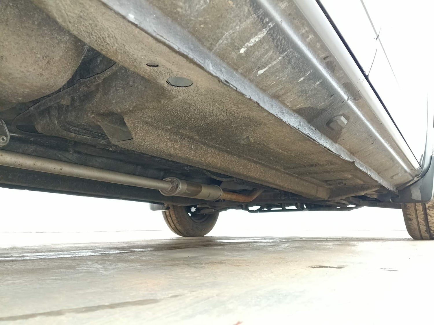Used 2016 Renault Kwid RXT Petrol Manual extra REAR RIGHT UNDERBODY VIEW