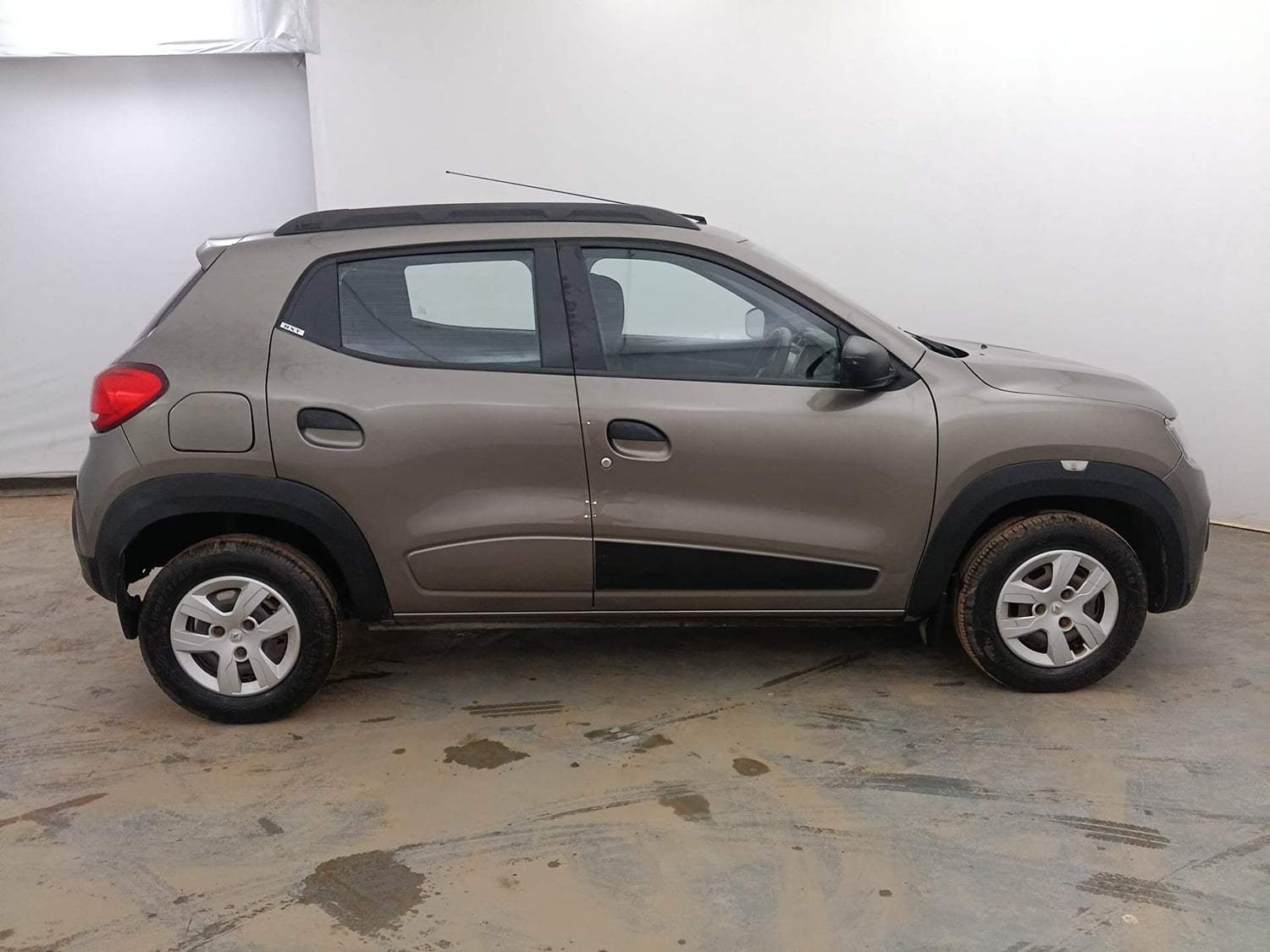 Used 2016 Renault Kwid RXT Petrol Manual exterior RIGHT SIDE VIEW