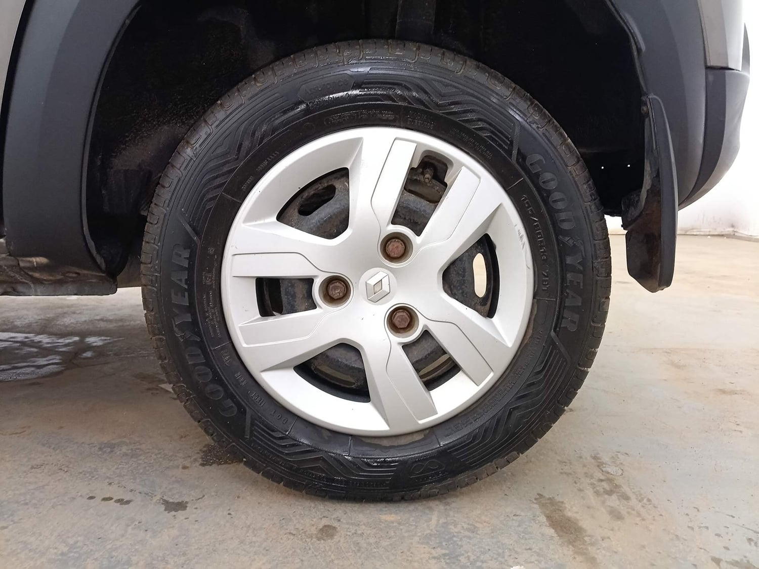 Used 2016 Renault Kwid RXT Petrol Manual tyres LEFT REAR TYRE RIM VIEW
