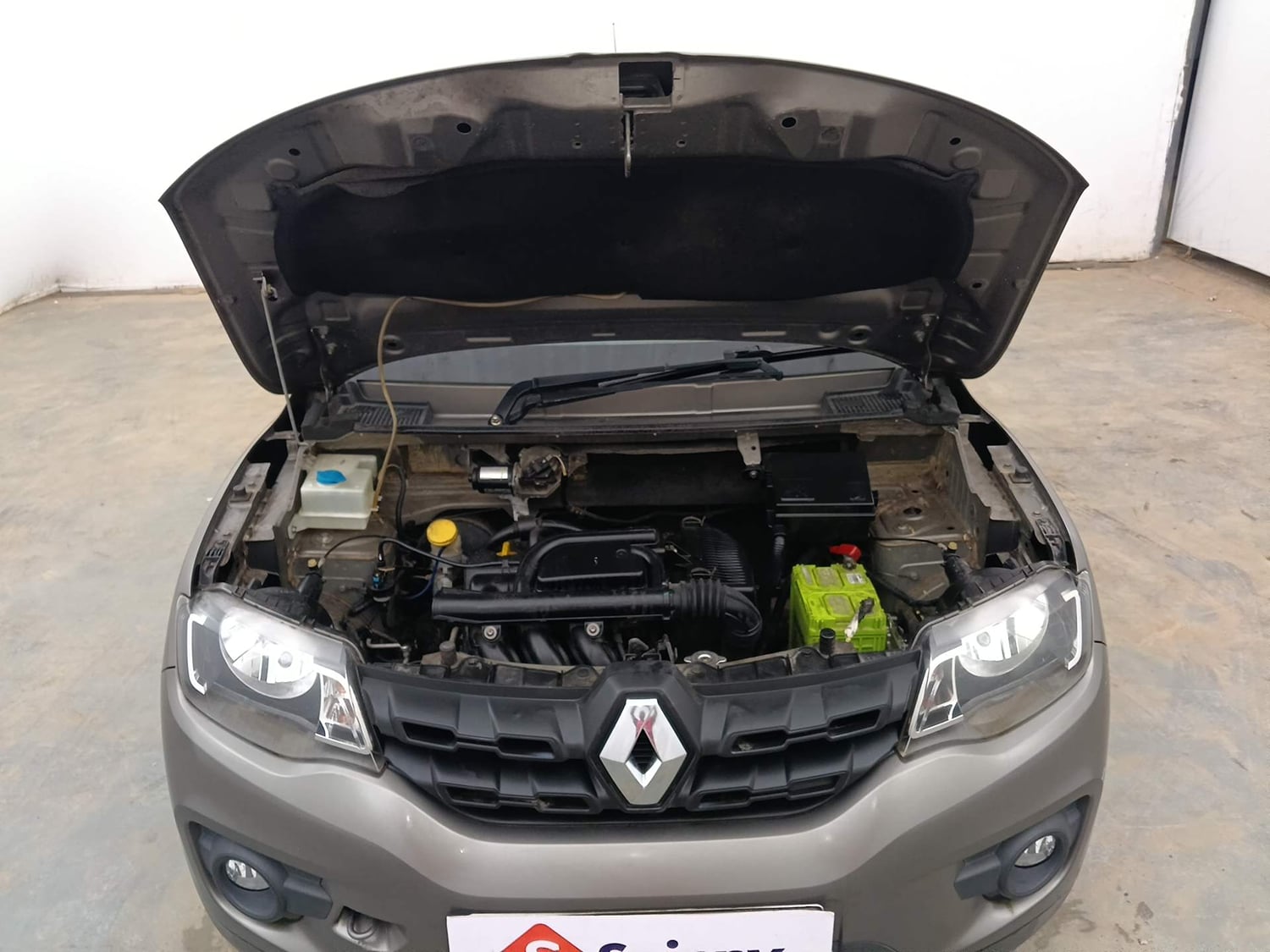 Used 2016 Renault Kwid RXT Petrol Manual engine ENGINE & BONNET OPEN FRONT VIEW
