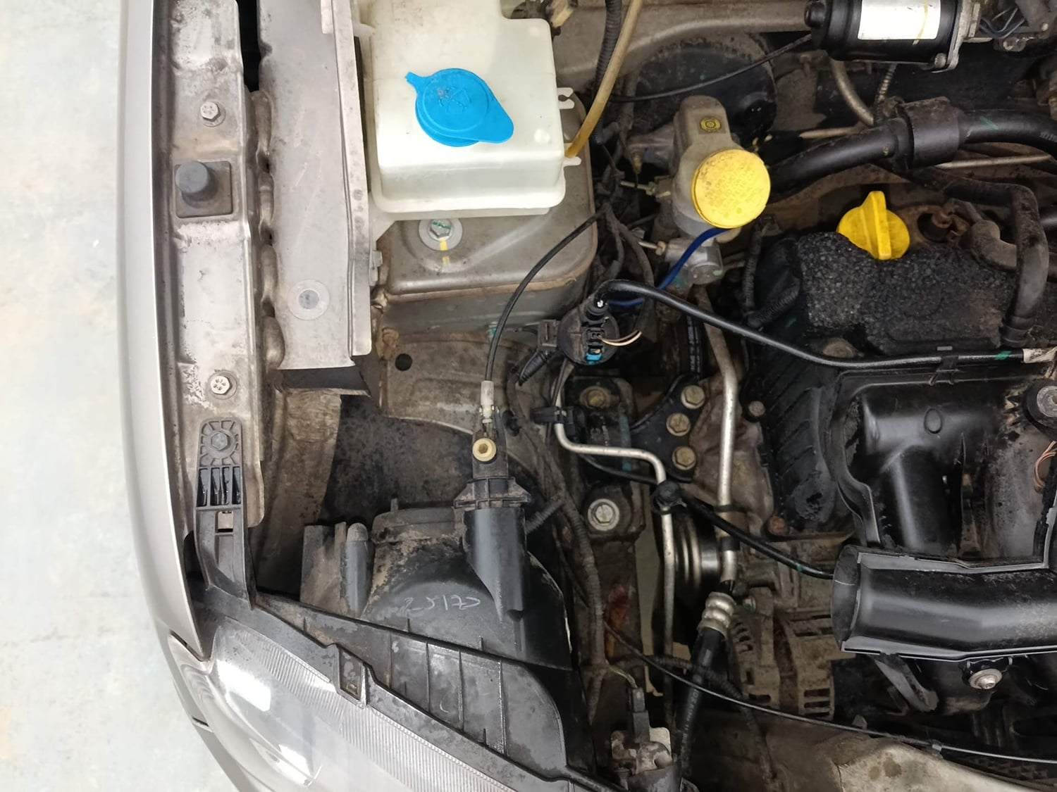 Used 2016 Renault Kwid RXT Petrol Manual engine ENGINE RIGHT SIDE VIEW