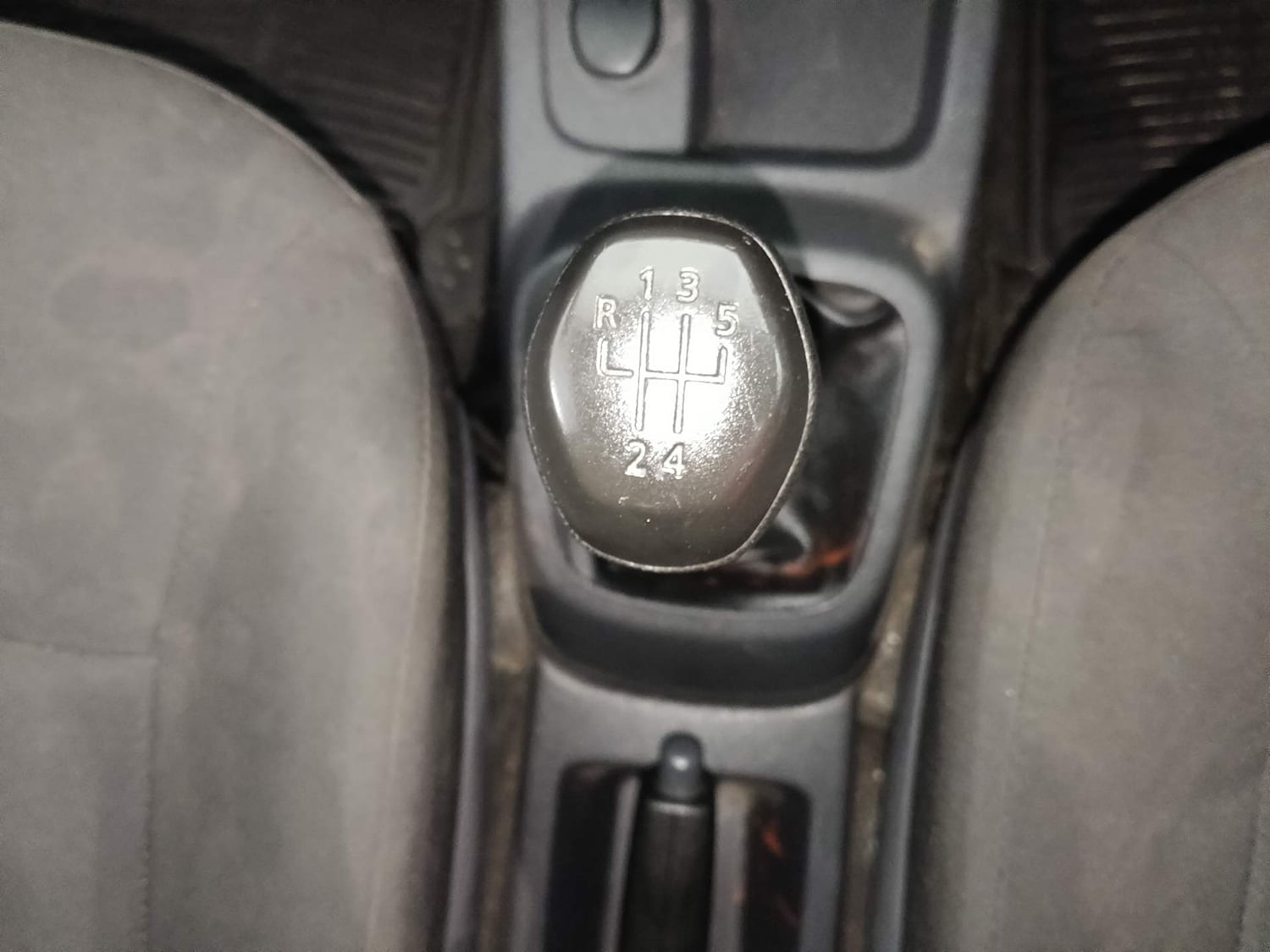 Used 2016 Renault Kwid RXT Petrol Manual interior GEAR  KNOB VIEW