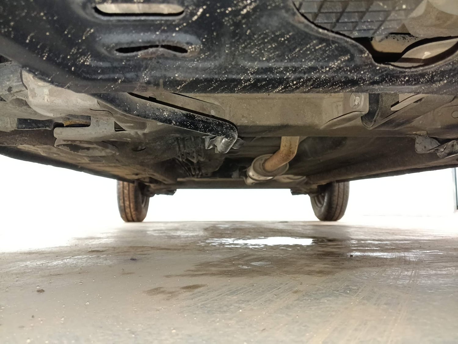 Used 2016 Renault Kwid RXT Petrol Manual extra FRONT LEFT UNDERBODY VIEW