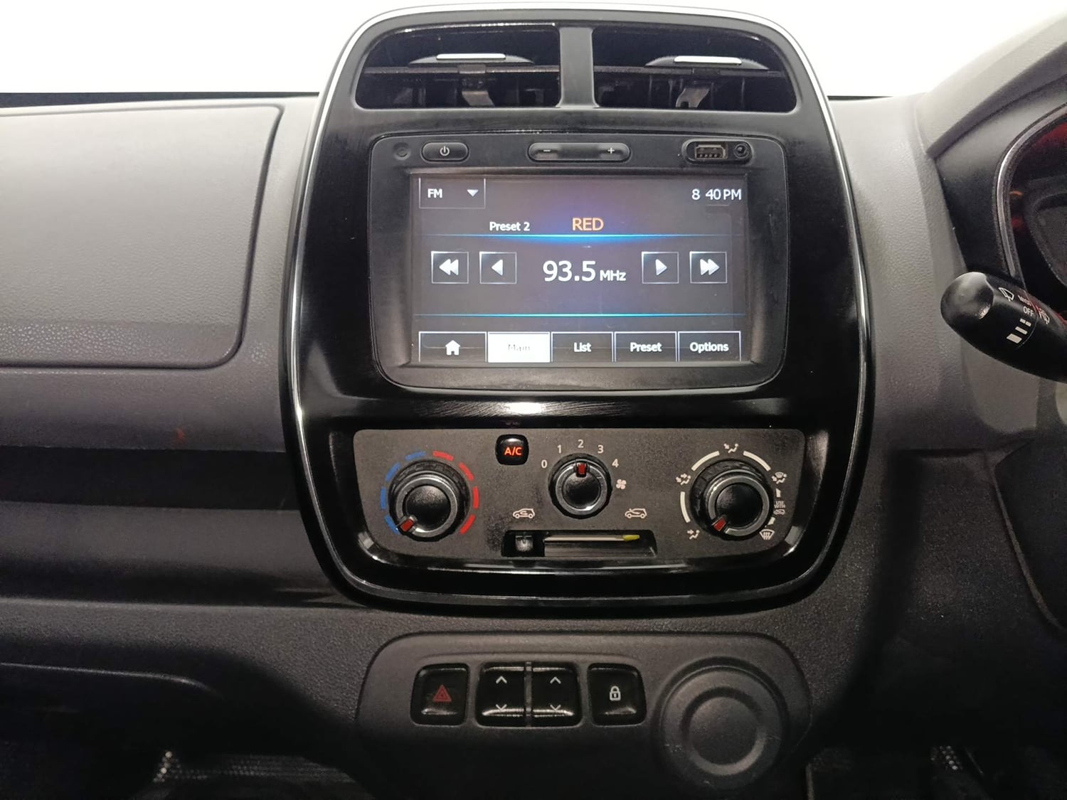 Used 2016 Renault Kwid RXT Petrol Manual interior MUSIC SYSTEM & AC CONTROL VIEW