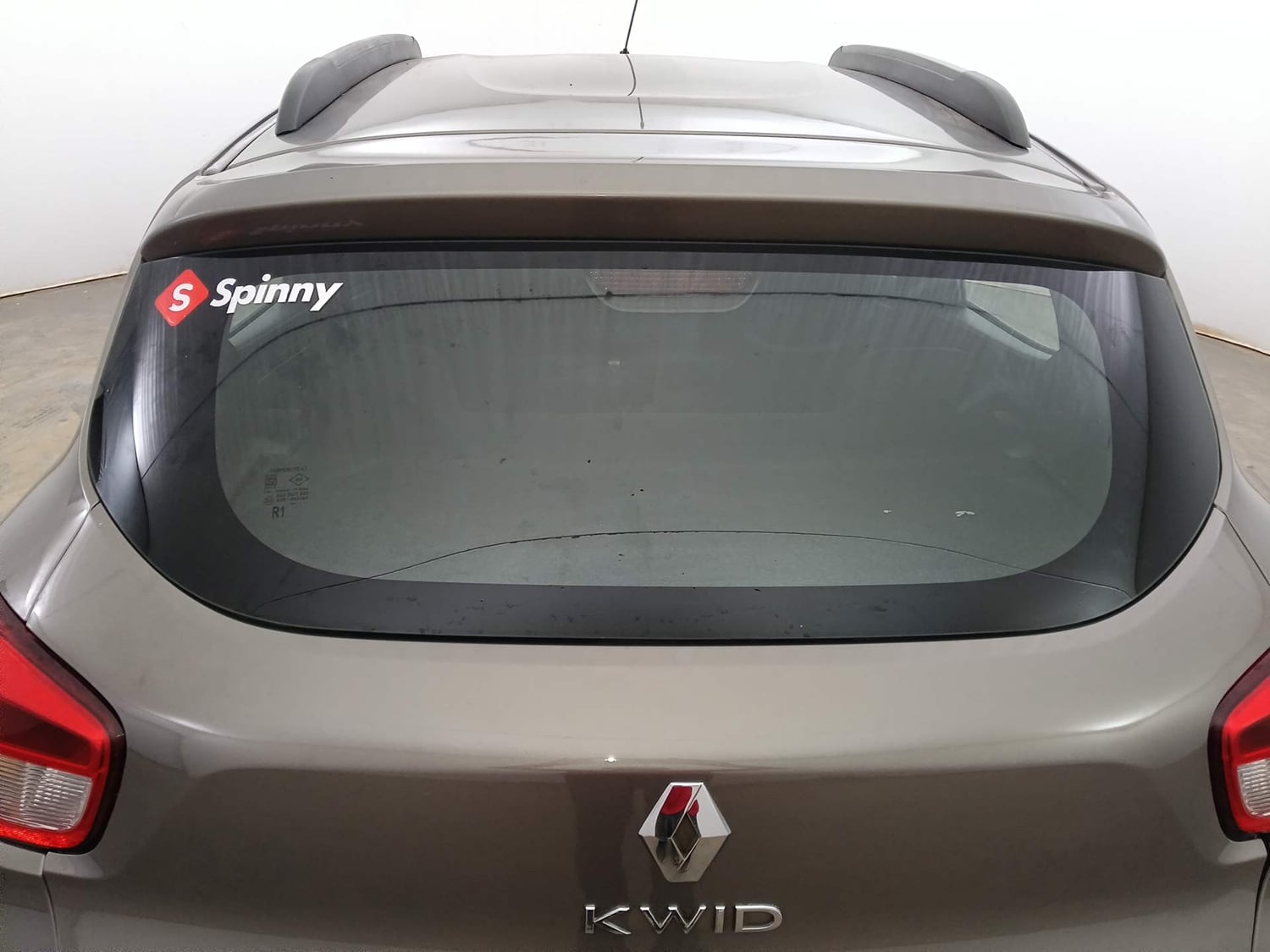 Used 2016 Renault Kwid RXT Petrol Manual exterior BACK WINDSHIELD VIEW