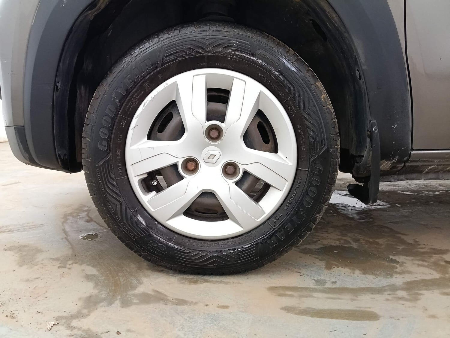 Used 2016 Renault Kwid RXT Petrol Manual tyres LEFT FRONT TYRE RIM VIEW