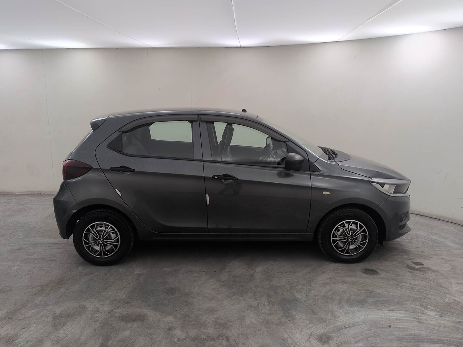 Used 2024 Tata Tiago XE Petrol Manual exterior RIGHT SIDE VIEW