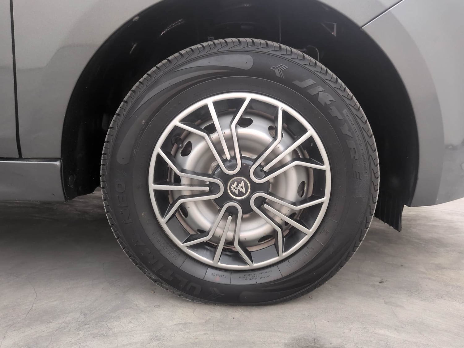Used 2024 Tata Tiago XE Petrol Manual tyres RIGHT FRONT TYRE RIM VIEW